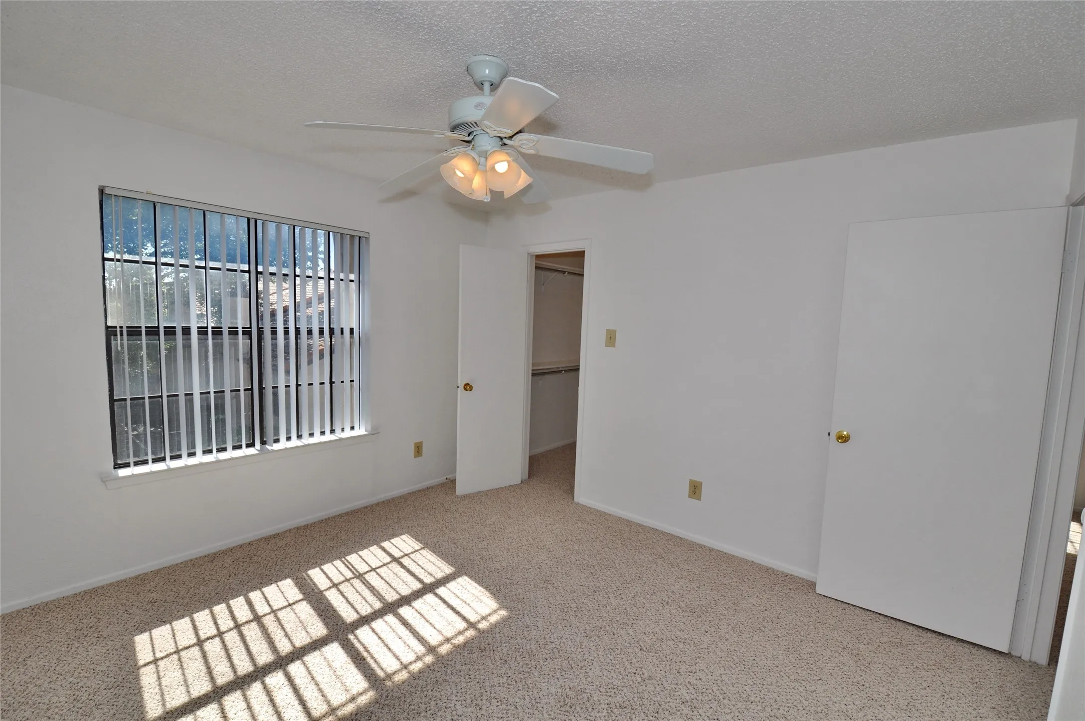 Townhouse For Rent in Dallas County , 2610 Lakehill Lane 3B, Carrollton, Texas 75006, 1 Bedroom, 2 Bathroom, Garage spaces, 962 Sqft, built in 1981, mls#21393174, Real Estate Agent in Carrollton, Homes For Rent in Dallas county, Homes For Rent in Carrollton, Realtor in Carrollton Texas, Real Estate Brokerage Independent Realty Texas, Luminita Cordes Realtor