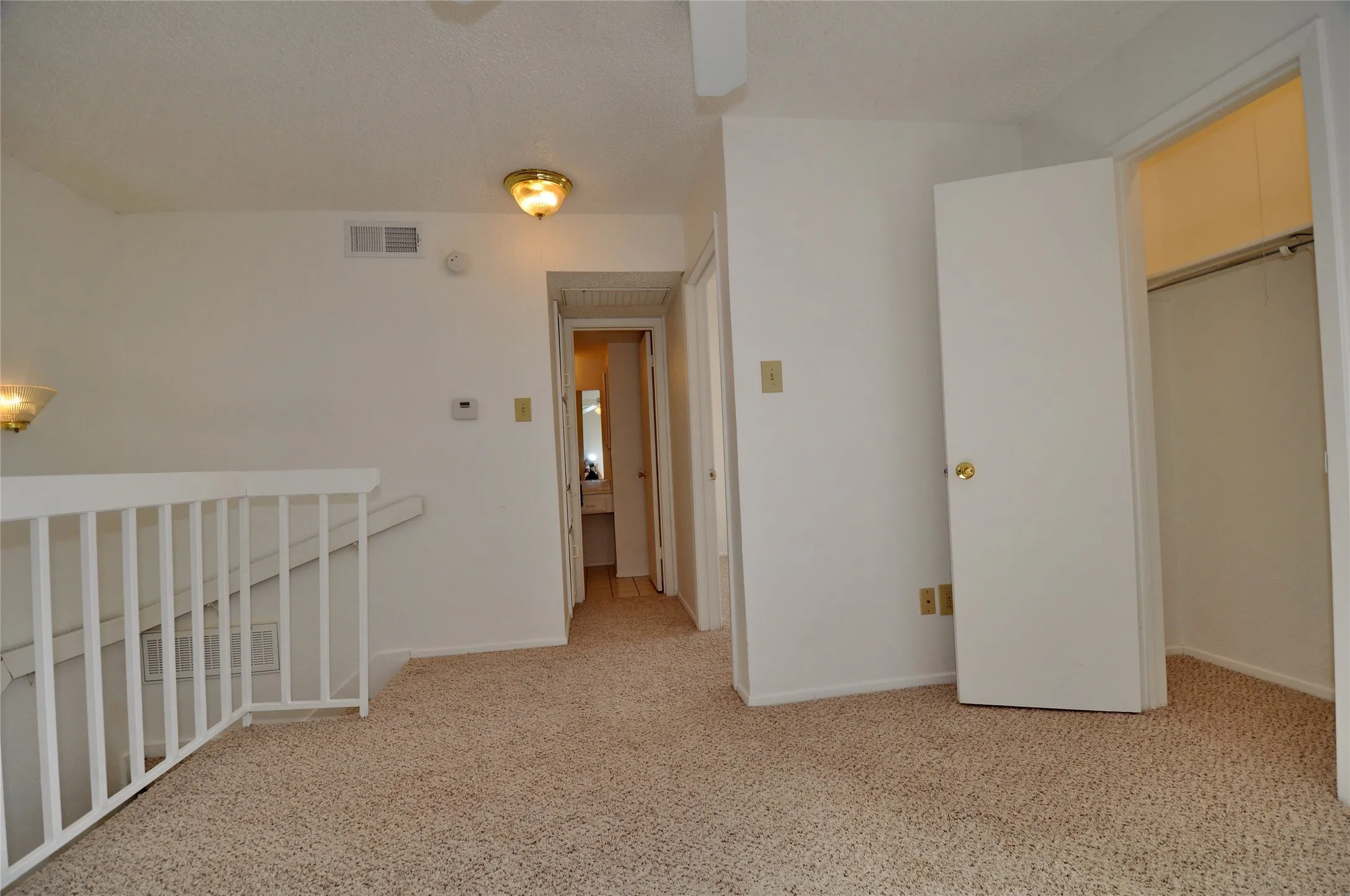 Townhouse For Rent in Dallas County , 2610 Lakehill Lane 3B, Carrollton, Texas 75006, 1 Bedroom, 2 Bathroom, Garage spaces, 962 Sqft, built in 1981, mls#21393174, Real Estate Agent in Carrollton, Homes For Rent in Dallas county, Homes For Rent in Carrollton, Realtor in Carrollton Texas, Real Estate Brokerage Independent Realty Texas, Luminita Cordes Realtor