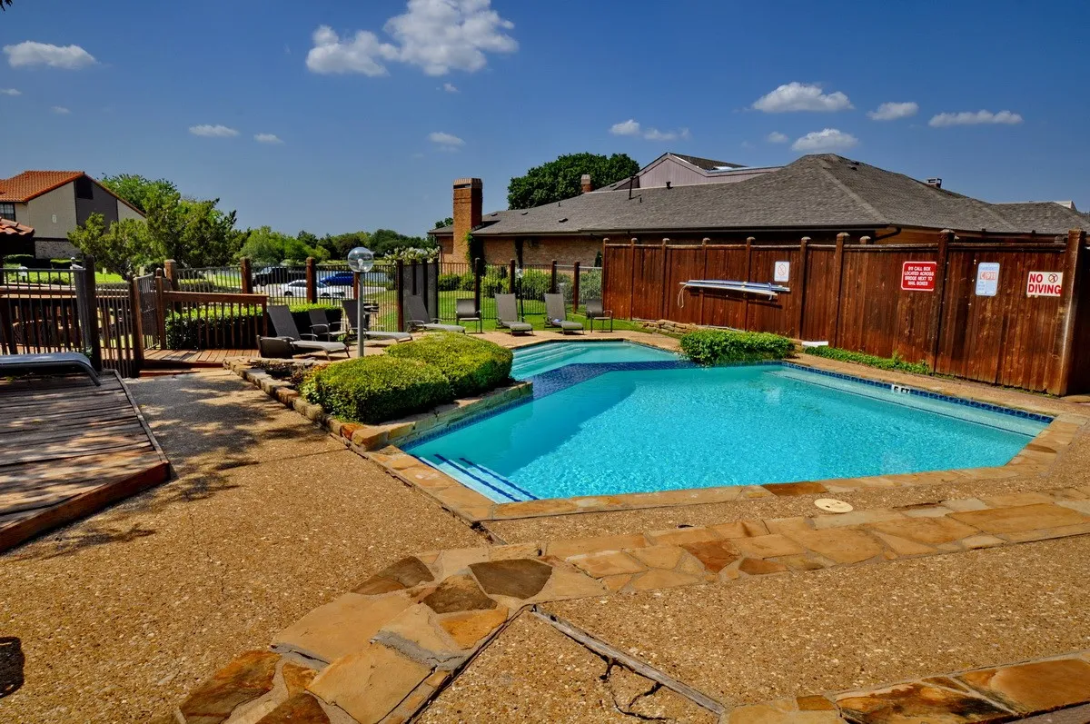 Townhouse For Rent in Dallas County , 2610 Lakehill Lane 3B, Carrollton, Texas 75006, 1 Bedroom, 2 Bathroom, Garage spaces, 962 Sqft, built in 1981, mls#21393174, Real Estate Agent in Carrollton, Homes For Rent in Dallas county, Homes For Rent in Carrollton, Realtor in Carrollton Texas, Real Estate Brokerage Independent Realty Texas, Luminita Cordes Realtor