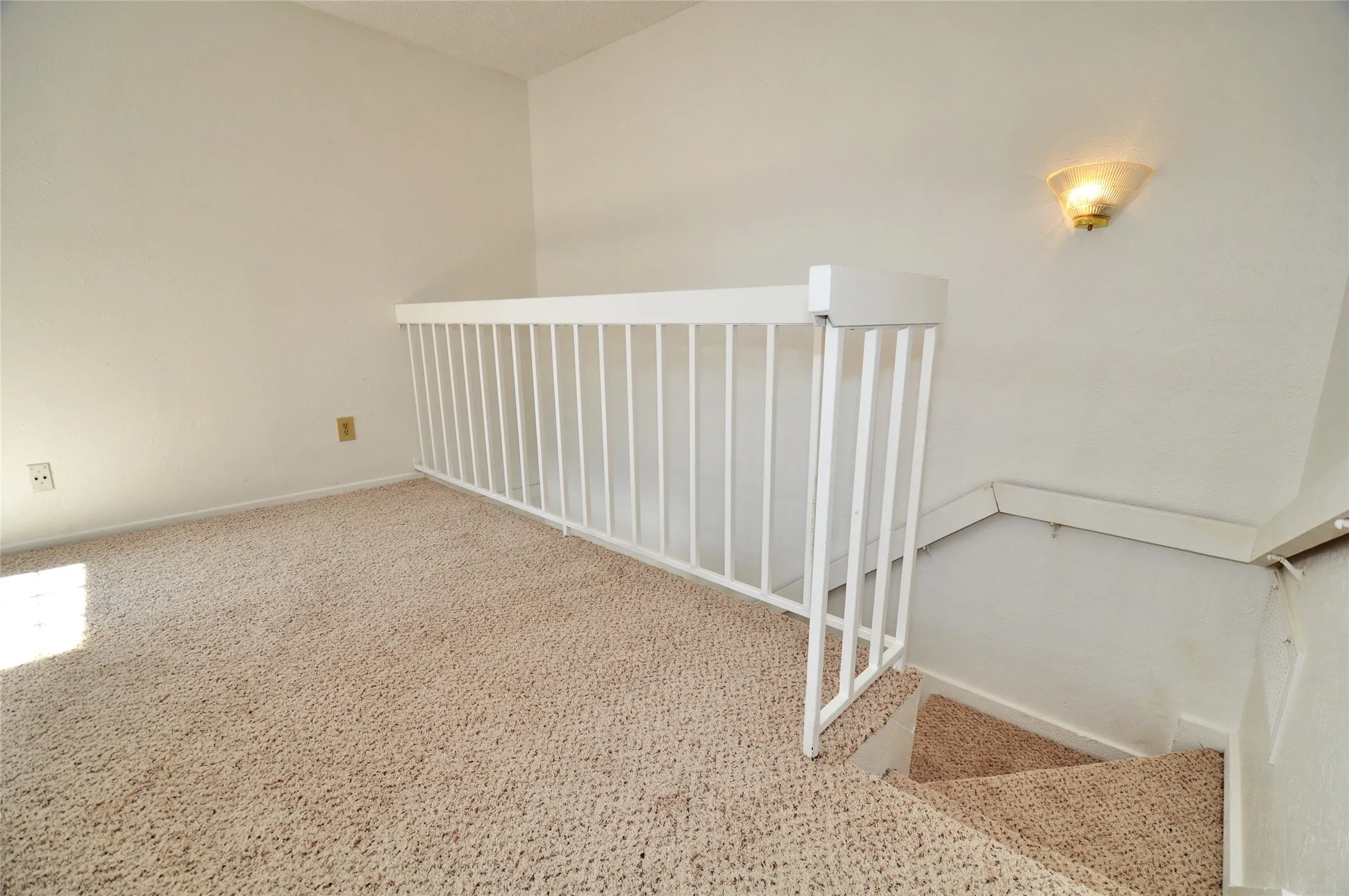 Townhouse For Rent in Dallas County , 2610 Lakehill Lane 3B, Carrollton, Texas 75006, 1 Bedroom, 2 Bathroom, Garage spaces, 962 Sqft, built in 1981, mls#21393174, Real Estate Agent in Carrollton, Homes For Rent in Dallas county, Homes For Rent in Carrollton, Realtor in Carrollton Texas, Real Estate Brokerage Independent Realty Texas, Luminita Cordes Realtor
