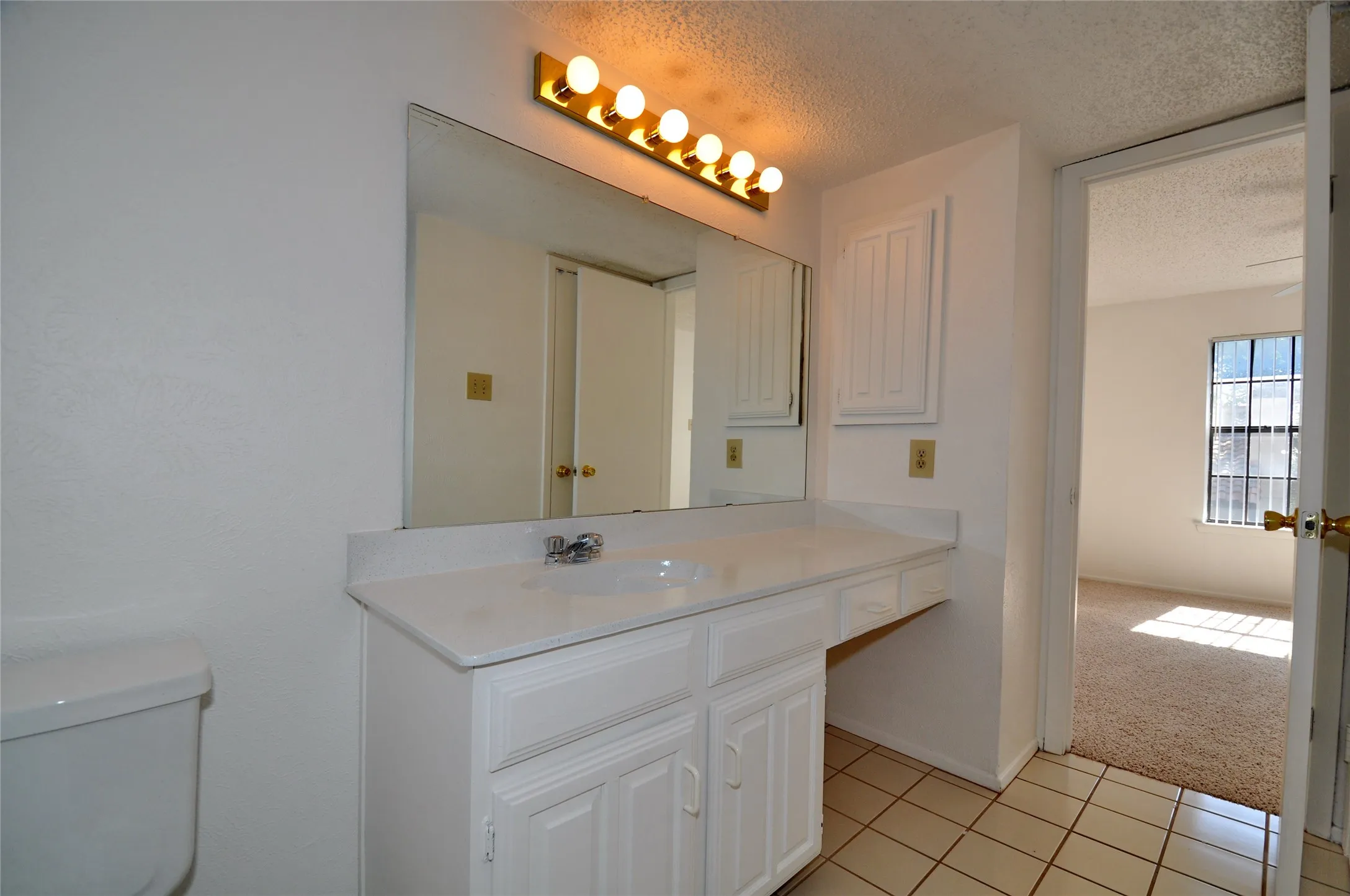 Townhouse For Rent in Dallas County , 2610 Lakehill Lane 3B, Carrollton, Texas 75006, 1 Bedroom, 2 Bathroom, Garage spaces, 962 Sqft, built in 1981, mls#21393174, Real Estate Agent in Carrollton, Homes For Rent in Dallas county, Homes For Rent in Carrollton, Realtor in Carrollton Texas, Real Estate Brokerage Independent Realty Texas, Luminita Cordes Realtor