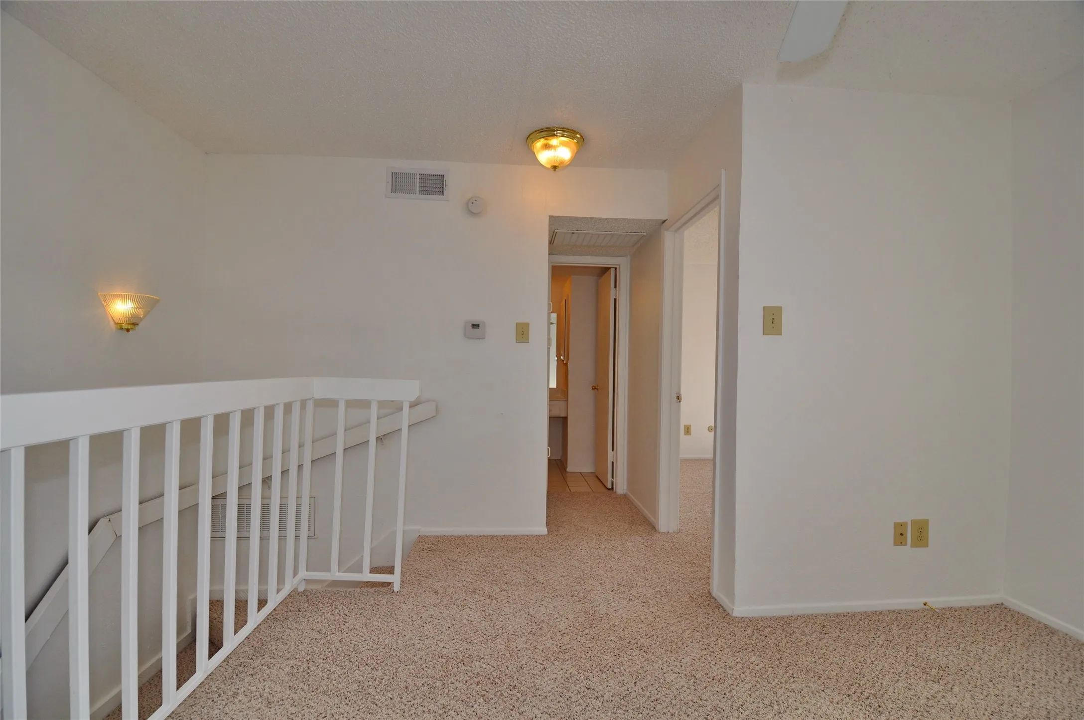 Townhouse For Rent in Dallas County , 2610 Lakehill Lane 3B, Carrollton, Texas 75006, 1 Bedroom, 2 Bathroom, Garage spaces, 962 Sqft, built in 1981, mls#21393174, Real Estate Agent in Carrollton, Homes For Rent in Dallas county, Homes For Rent in Carrollton, Realtor in Carrollton Texas, Real Estate Brokerage Independent Realty Texas, Luminita Cordes Realtor