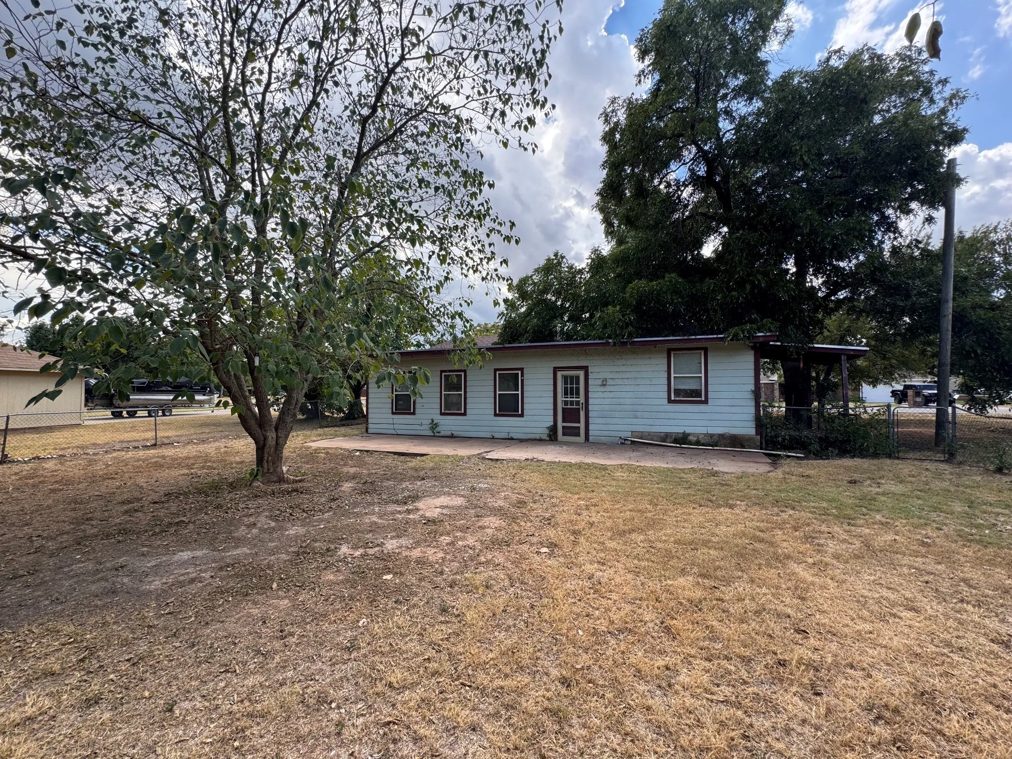 Single Family Residence For Sale in Hood County , 4003 Cherokee Court, Granbury, Texas 76048, 3 Bedroom, 2 Bathroom, Garage spaces, 1,320 Sqft, built in 1975, mls#21393177, Real Estate Agent in Granbury, Homes For Sale in Hood county, Homes For Sale in Granbury, Realtor in Granbury Texas, Real Estate Brokerage Independent Realty Texas, Luminita Cordes Realtor