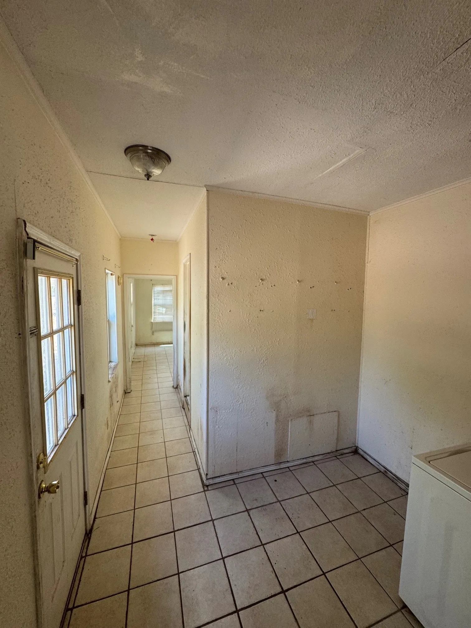 Single Family Residence For Sale in Hood County , 4003 Cherokee Court, Granbury, Texas 76048, 3 Bedroom, 2 Bathroom, Garage spaces, 1,320 Sqft, built in 1975, mls#21393177, Real Estate Agent in Granbury, Homes For Sale in Hood county, Homes For Sale in Granbury, Realtor in Granbury Texas, Real Estate Brokerage Independent Realty Texas, Luminita Cordes Realtor