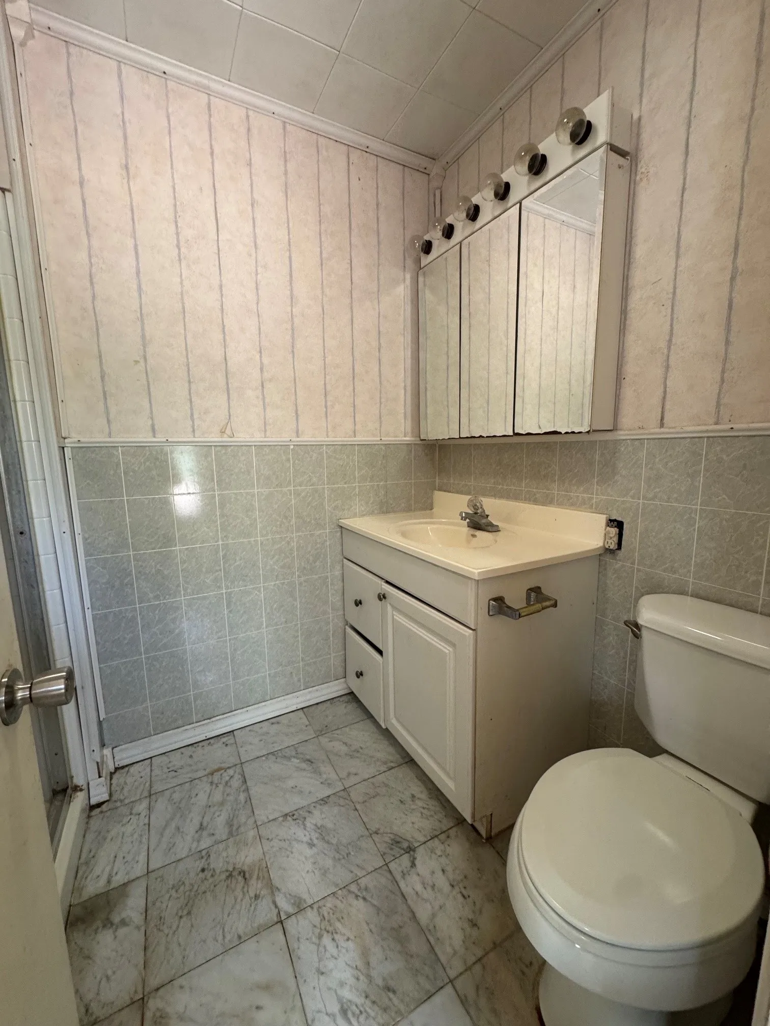 Single Family Residence For Sale in Hood County , 4003 Cherokee Court, Granbury, Texas 76048, 3 Bedroom, 2 Bathroom, Garage spaces, 1,320 Sqft, built in 1975, mls#21393177, Real Estate Agent in Granbury, Homes For Sale in Hood county, Homes For Sale in Granbury, Realtor in Granbury Texas, Real Estate Brokerage Independent Realty Texas, Luminita Cordes Realtor