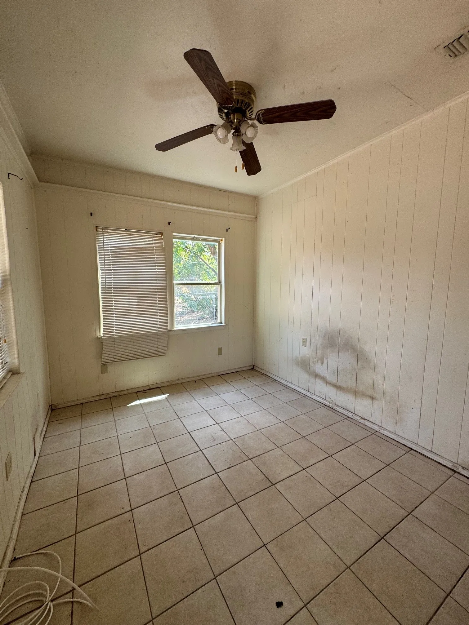 Single Family Residence For Sale in Hood County , 4003 Cherokee Court, Granbury, Texas 76048, 3 Bedroom, 2 Bathroom, Garage spaces, 1,320 Sqft, built in 1975, mls#21393177, Real Estate Agent in Granbury, Homes For Sale in Hood county, Homes For Sale in Granbury, Realtor in Granbury Texas, Real Estate Brokerage Independent Realty Texas, Luminita Cordes Realtor