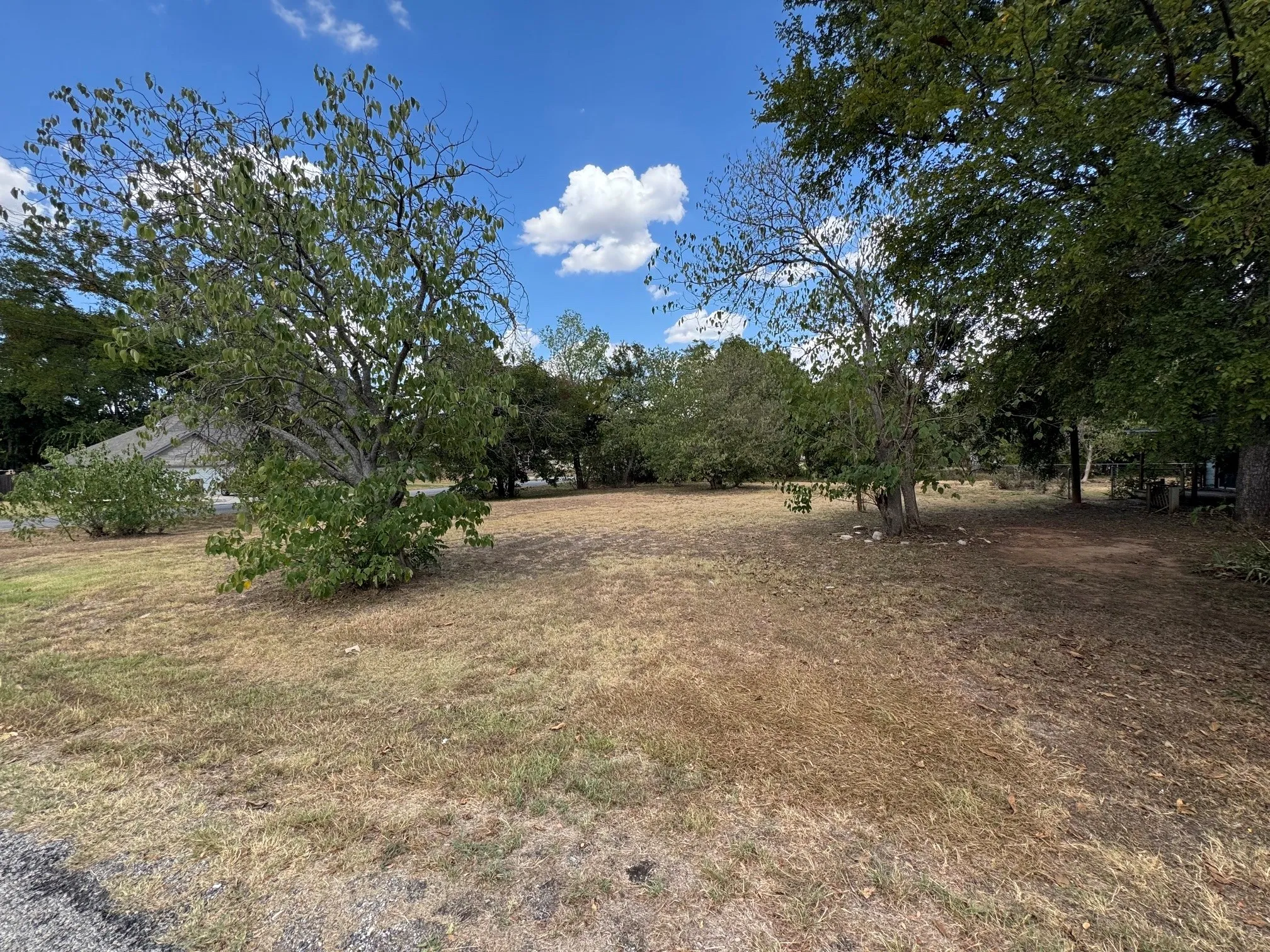 Single Family Residence For Sale in Hood County , 4003 Cherokee Court, Granbury, Texas 76048, 3 Bedroom, 2 Bathroom, Garage spaces, 1,320 Sqft, built in 1975, mls#21393177, Real Estate Agent in Granbury, Homes For Sale in Hood county, Homes For Sale in Granbury, Realtor in Granbury Texas, Real Estate Brokerage Independent Realty Texas, Luminita Cordes Realtor