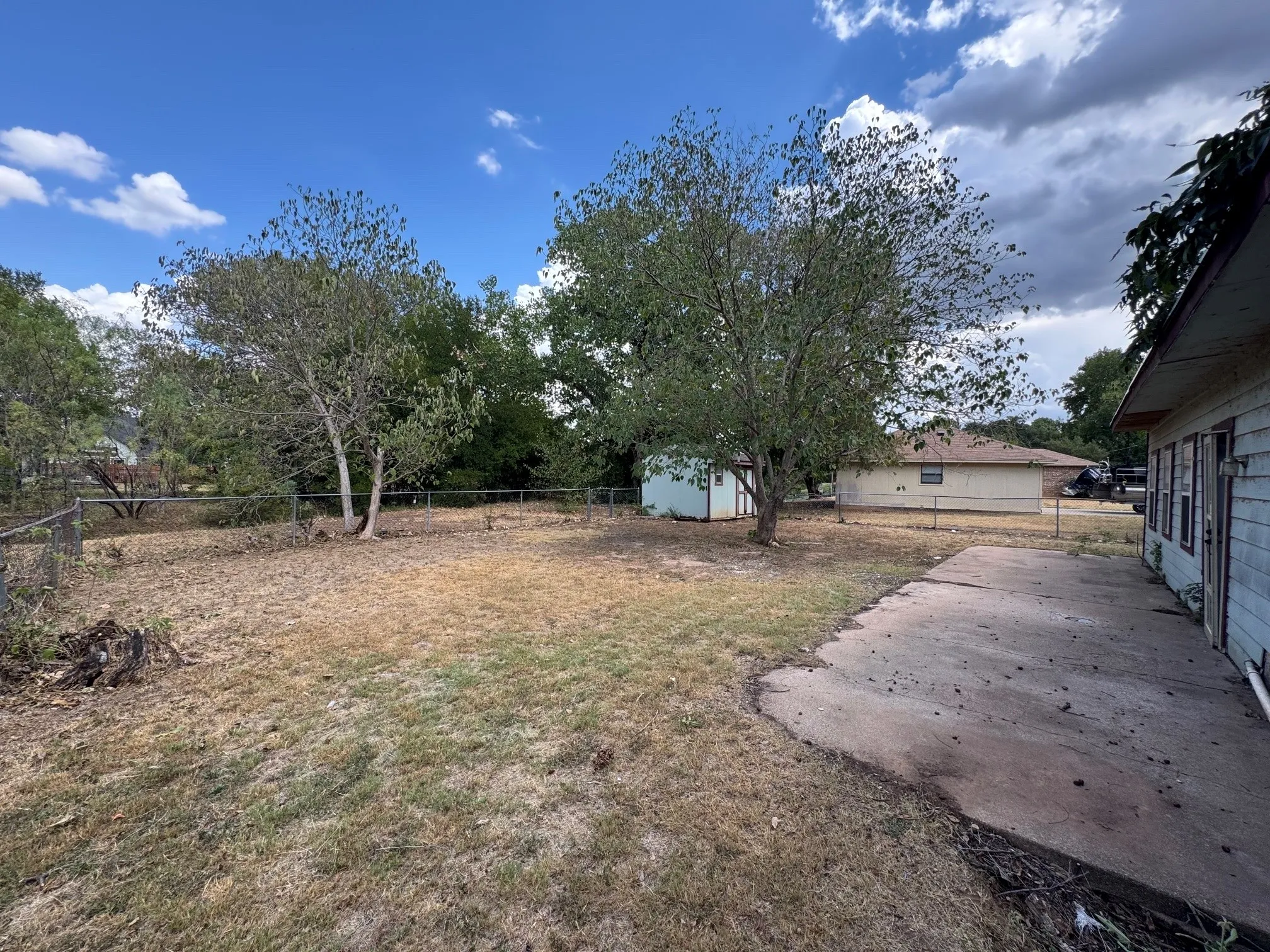 Single Family Residence For Sale in Hood County , 4003 Cherokee Court, Granbury, Texas 76048, 3 Bedroom, 2 Bathroom, Garage spaces, 1,320 Sqft, built in 1975, mls#21393177, Real Estate Agent in Granbury, Homes For Sale in Hood county, Homes For Sale in Granbury, Realtor in Granbury Texas, Real Estate Brokerage Independent Realty Texas, Luminita Cordes Realtor