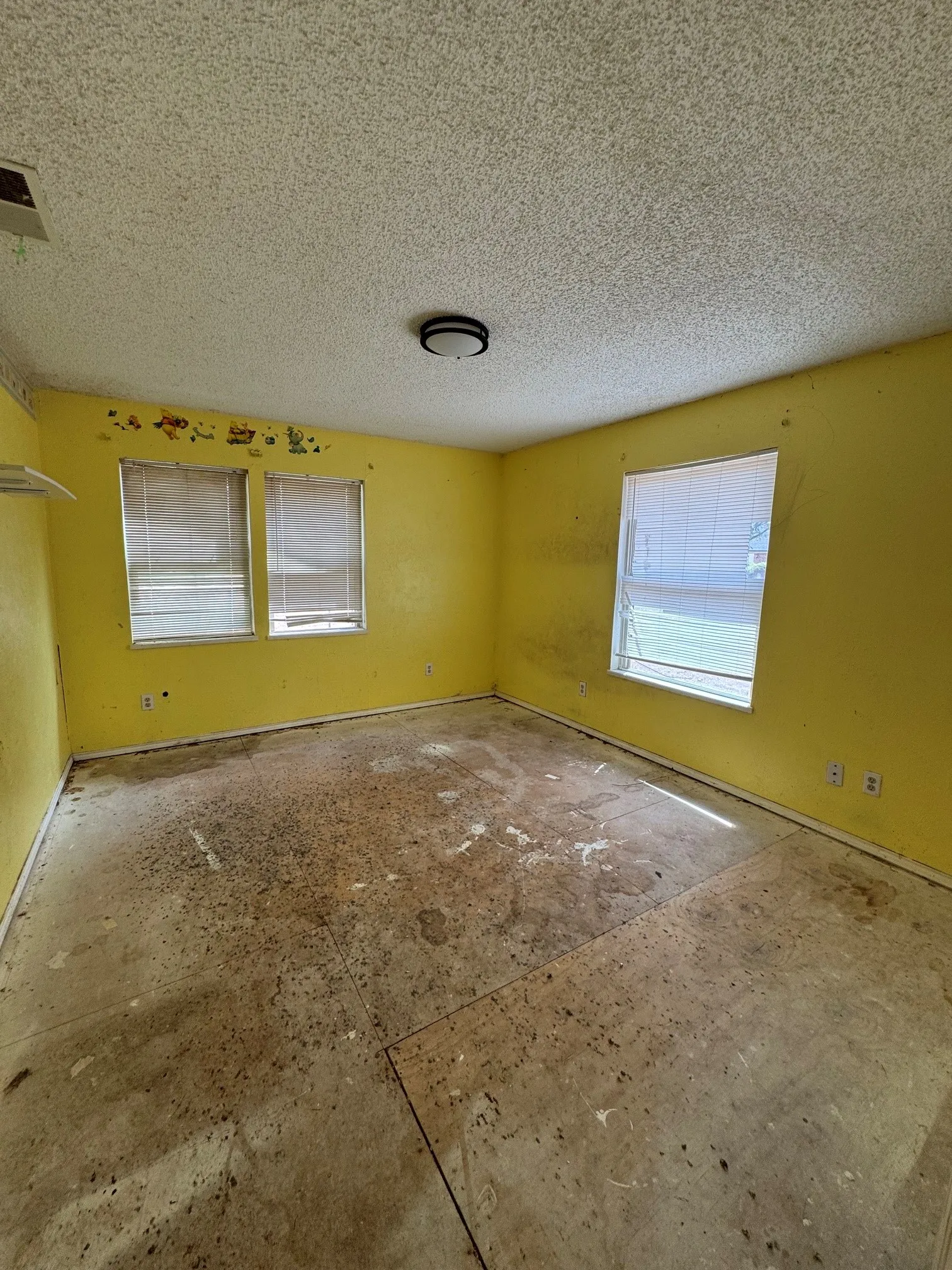 Single Family Residence For Sale in Hood County , 4003 Cherokee Court, Granbury, Texas 76048, 3 Bedroom, 2 Bathroom, Garage spaces, 1,320 Sqft, built in 1975, mls#21393177, Real Estate Agent in Granbury, Homes For Sale in Hood county, Homes For Sale in Granbury, Realtor in Granbury Texas, Real Estate Brokerage Independent Realty Texas, Luminita Cordes Realtor