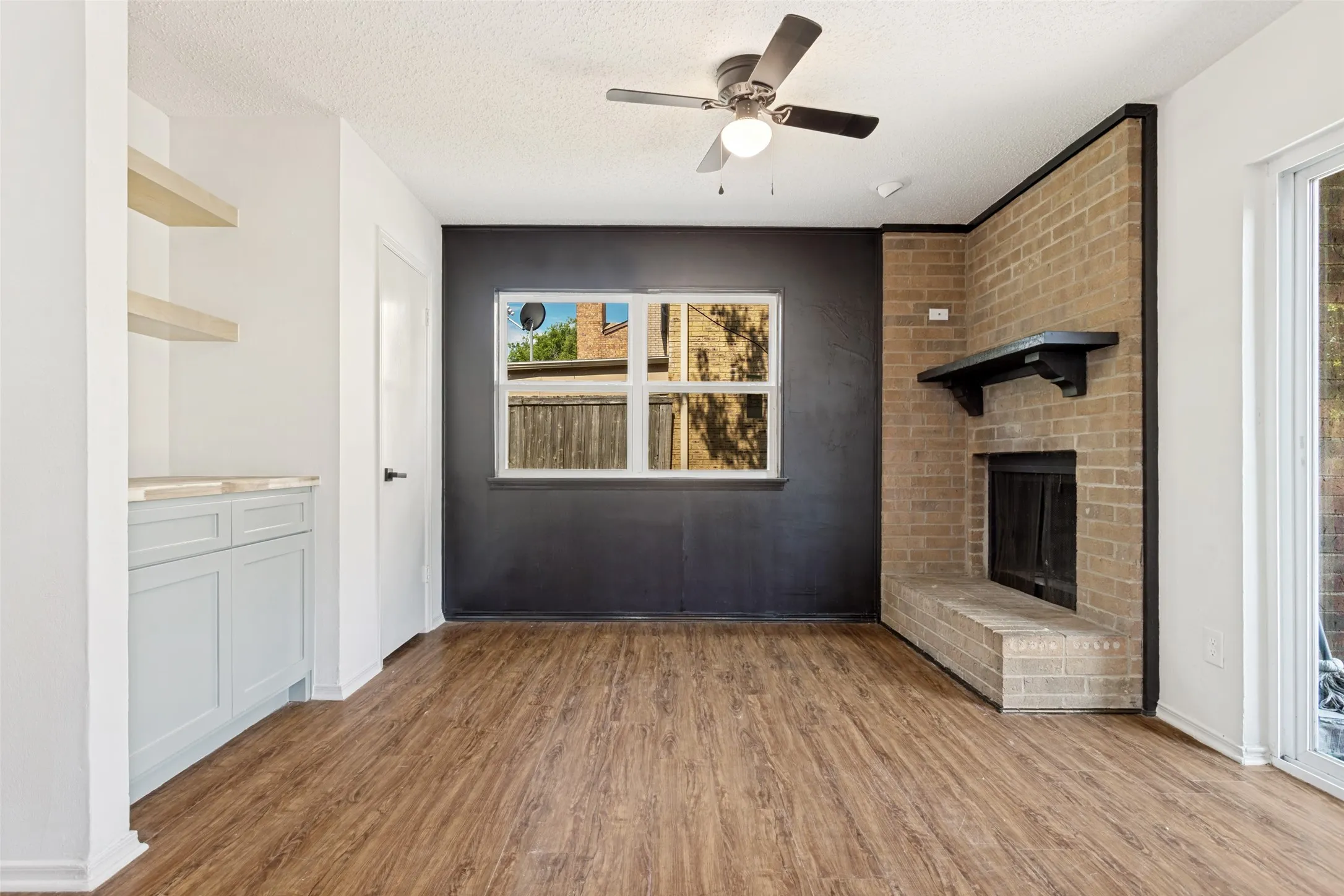 Townhouse For Rent in Dallas County , 3110 Roundtree Lane, Garland, Texas 75044, 3 Bedroom, 3 Bathroom, Garage spaces, 1,656 Sqft, built in 1974, mls#21392206, Real Estate Agent in Garland, Homes For Rent in Dallas county, Homes For Rent in Garland, Realtor in Garland Texas, Real Estate Brokerage Independent Realty Texas, Luminita Cordes Realtor