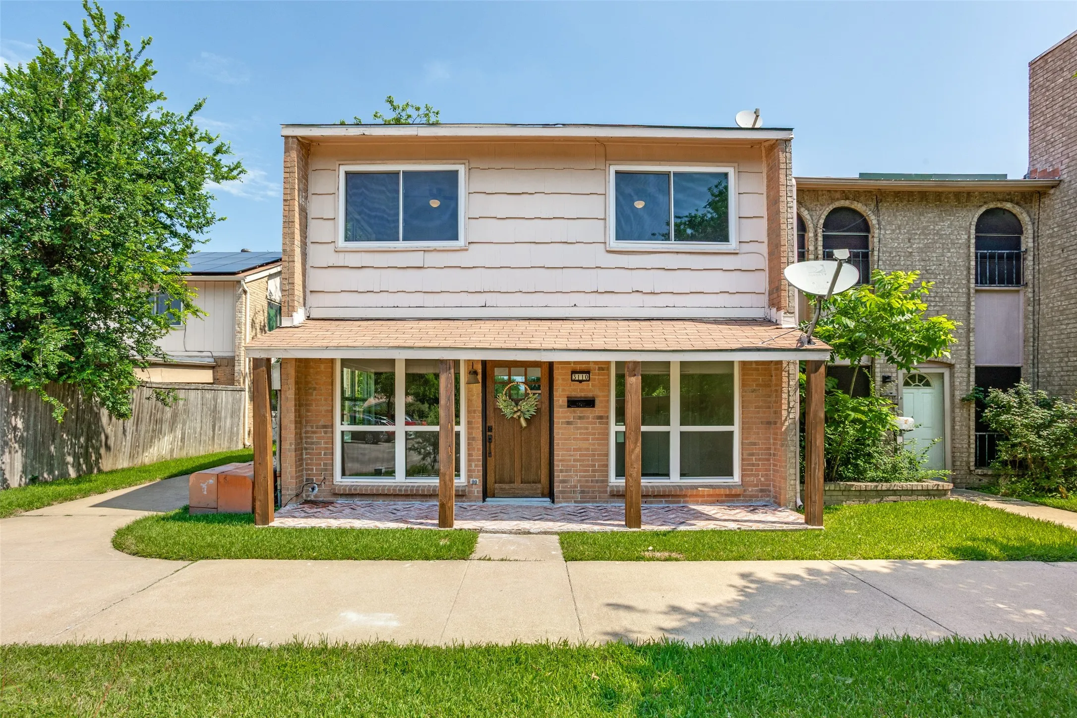Townhouse For Rent in Dallas County , 3110 Roundtree Lane, Garland, Texas 75044, 3 Bedroom, 3 Bathroom, Garage spaces, 1,656 Sqft, built in 1974, mls#21392206, Real Estate Agent in Garland, Homes For Rent in Dallas county, Homes For Rent in Garland, Realtor in Garland Texas, Real Estate Brokerage Independent Realty Texas, Luminita Cordes Realtor