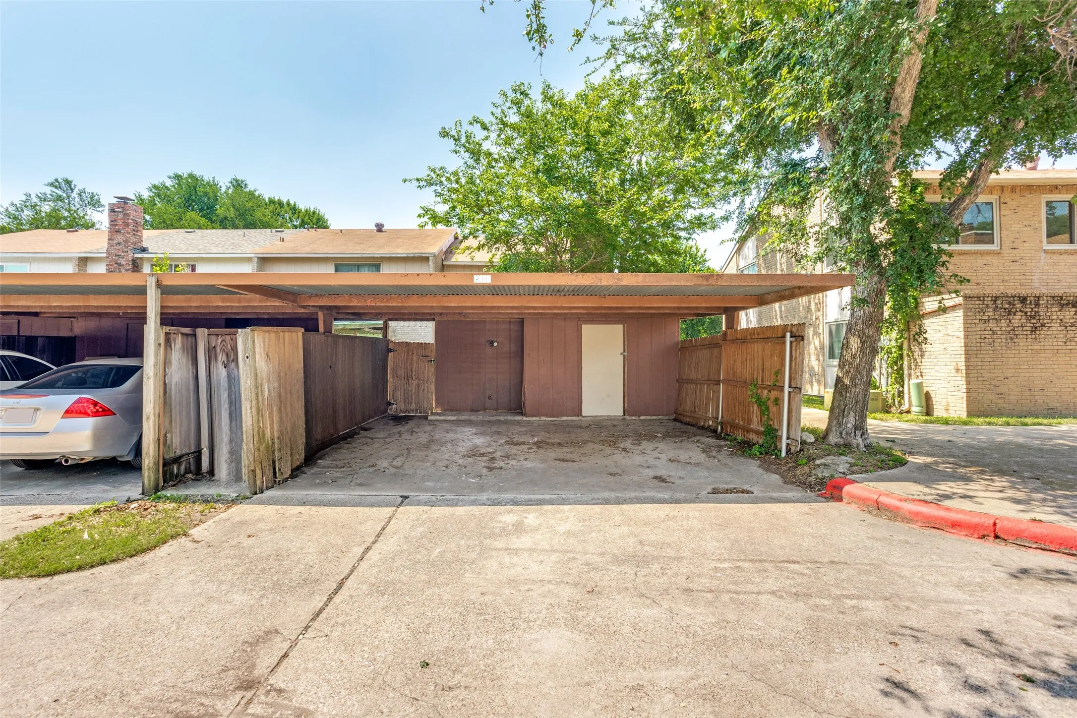 Townhouse For Rent in Dallas County , 3110 Roundtree Lane, Garland, Texas 75044, 3 Bedroom, 3 Bathroom, Garage spaces, 1,656 Sqft, built in 1974, mls#21392206, Real Estate Agent in Garland, Homes For Rent in Dallas county, Homes For Rent in Garland, Realtor in Garland Texas, Real Estate Brokerage Independent Realty Texas, Luminita Cordes Realtor