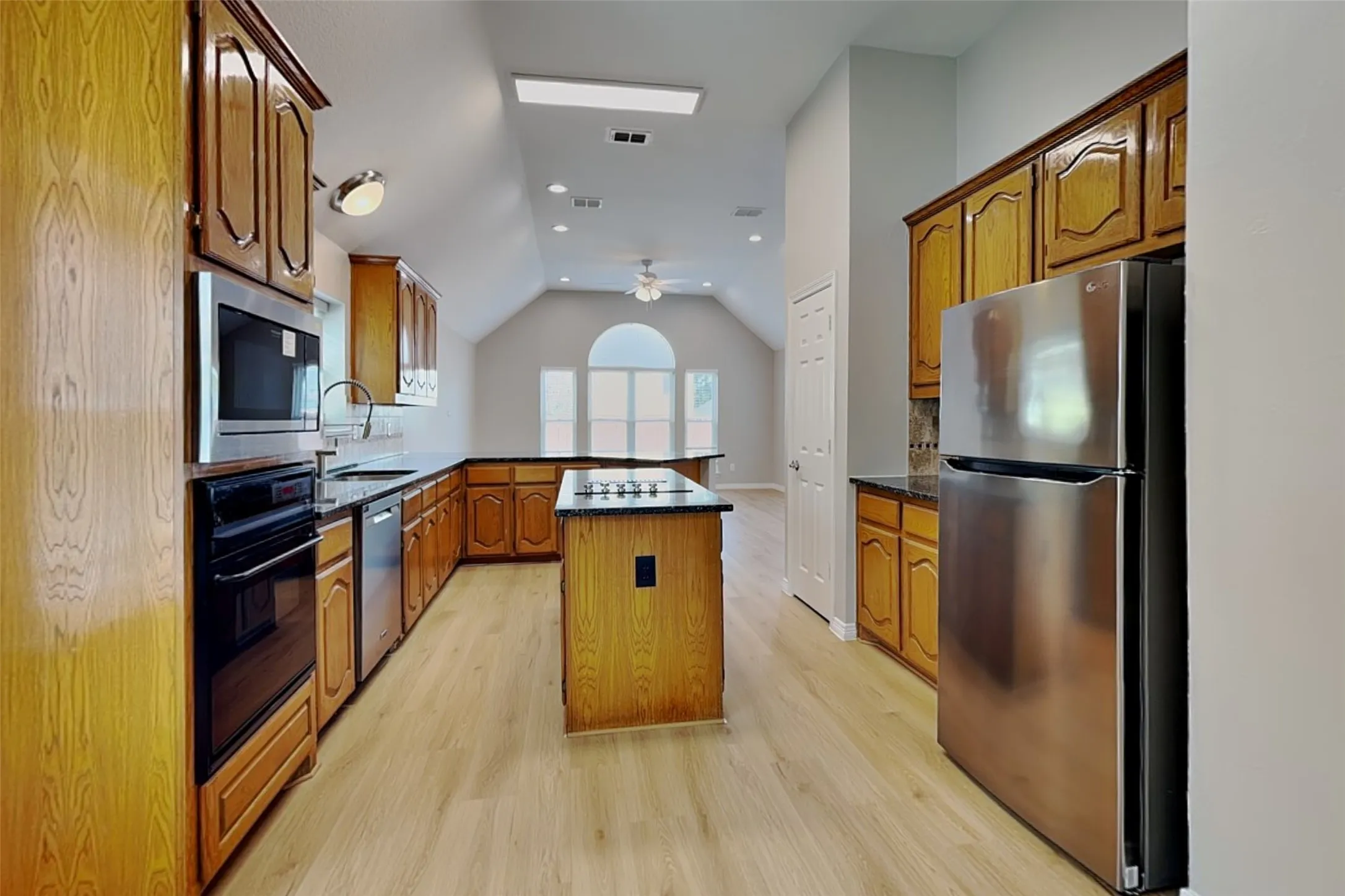 Single Family Residence For Rent in Dallas County , 1527 Jeanette Way, Carrollton, Texas 75006, 4 Bedroom, 3 Bathroom, 2 Garage spaces, 2,600 Sqft, built in 1994, mls#21393181, Real Estate Agent in Carrollton, Homes For Rent in Dallas county, Homes For Rent in Carrollton, Realtor in Carrollton Texas, Real Estate Brokerage Independent Realty Texas, Luminita Cordes Realtor