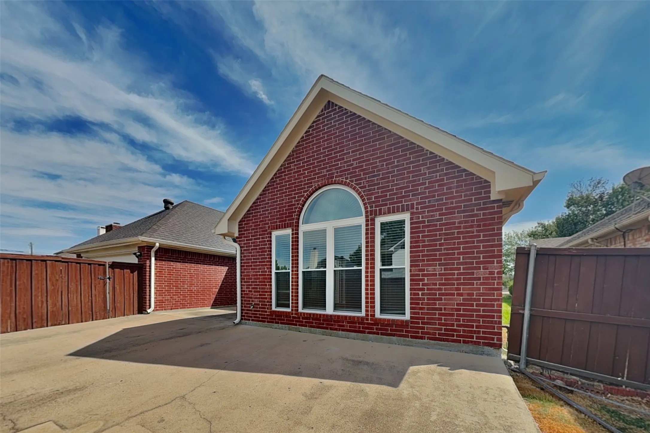 Single Family Residence For Rent in Dallas County , 1527 Jeanette Way, Carrollton, Texas 75006, 4 Bedroom, 3 Bathroom, 2 Garage spaces, 2,600 Sqft, built in 1994, mls#21393181, Real Estate Agent in Carrollton, Homes For Rent in Dallas county, Homes For Rent in Carrollton, Realtor in Carrollton Texas, Real Estate Brokerage Independent Realty Texas, Luminita Cordes Realtor