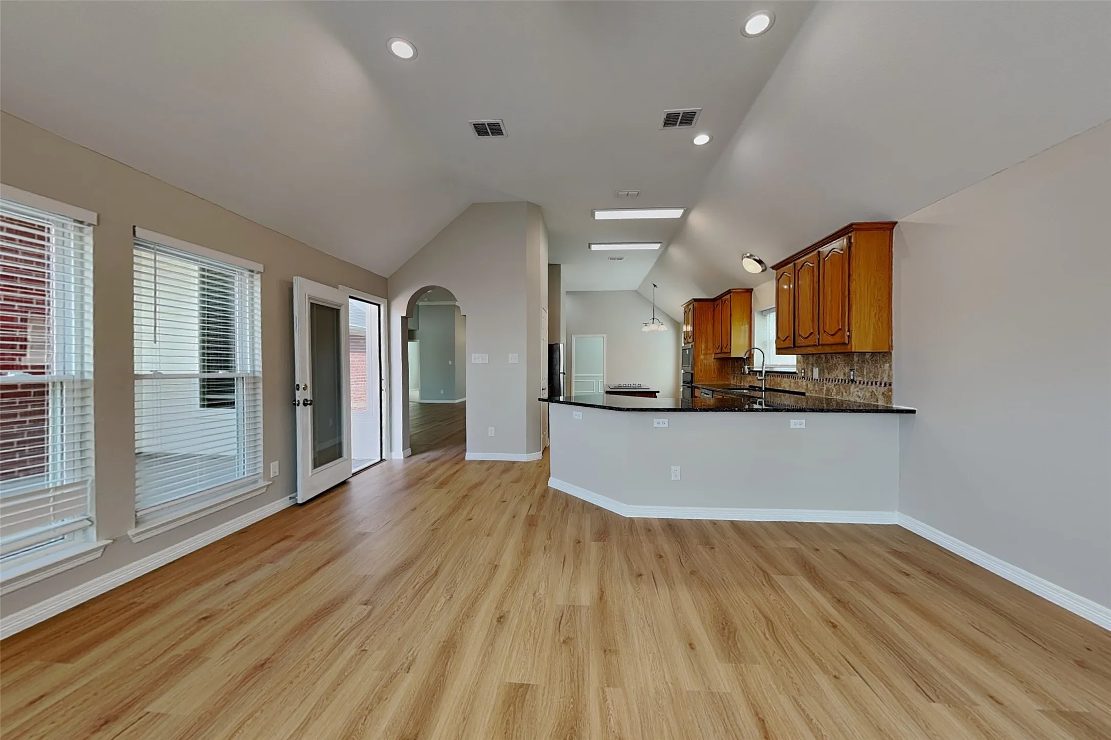 Single Family Residence For Rent in Dallas County , 1527 Jeanette Way, Carrollton, Texas 75006, 4 Bedroom, 3 Bathroom, 2 Garage spaces, 2,600 Sqft, built in 1994, mls#21393181, Real Estate Agent in Carrollton, Homes For Rent in Dallas county, Homes For Rent in Carrollton, Realtor in Carrollton Texas, Real Estate Brokerage Independent Realty Texas, Luminita Cordes Realtor