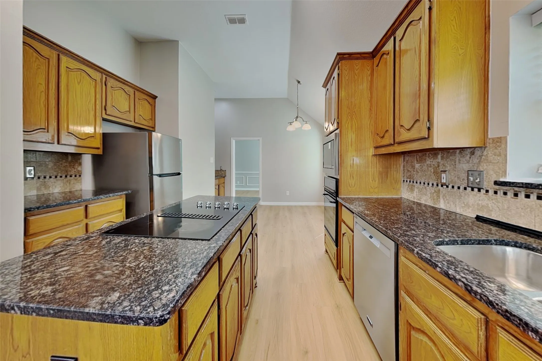 Single Family Residence For Rent in Dallas County , 1527 Jeanette Way, Carrollton, Texas 75006, 4 Bedroom, 3 Bathroom, 2 Garage spaces, 2,600 Sqft, built in 1994, mls#21393181, Real Estate Agent in Carrollton, Homes For Rent in Dallas county, Homes For Rent in Carrollton, Realtor in Carrollton Texas, Real Estate Brokerage Independent Realty Texas, Luminita Cordes Realtor