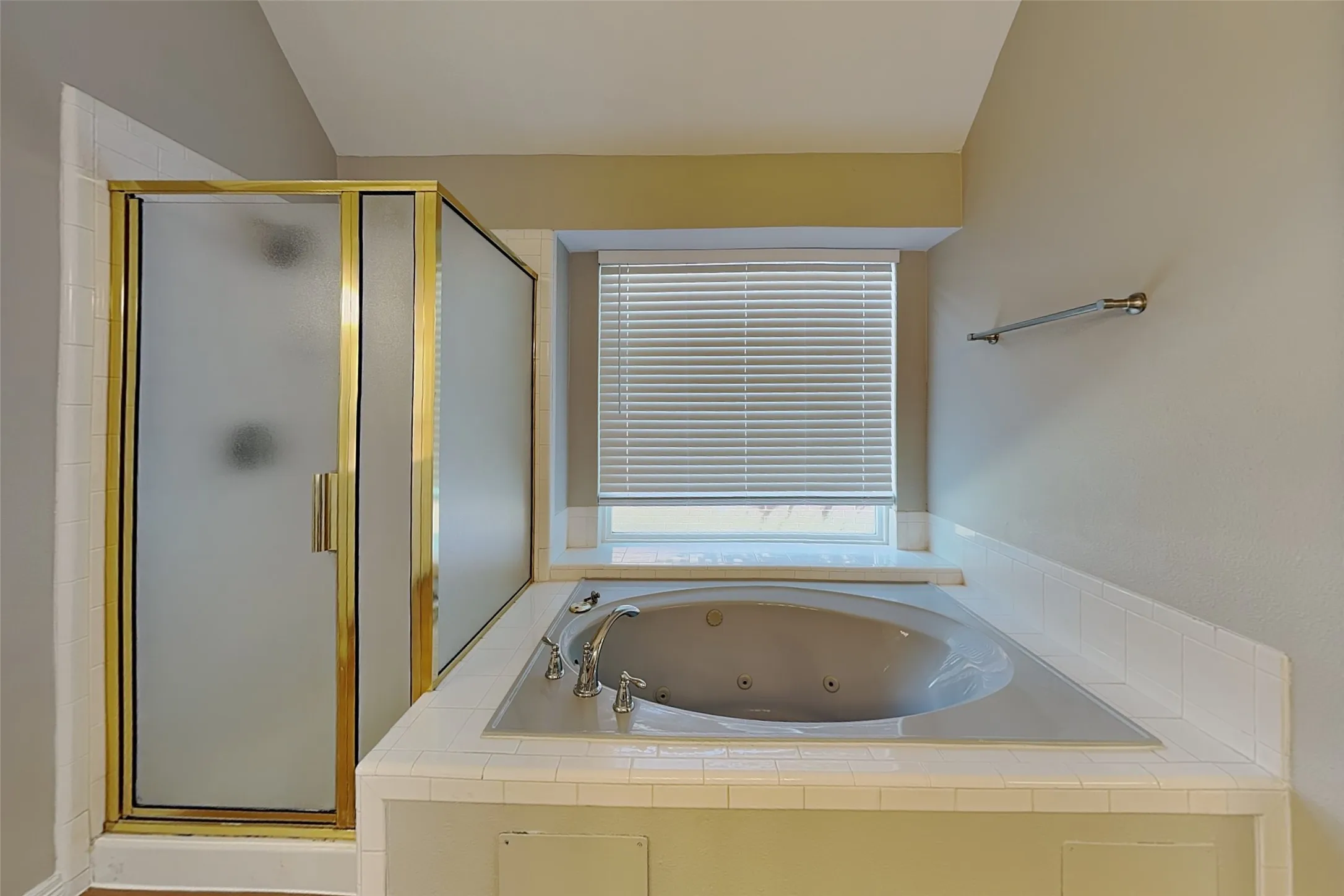 Single Family Residence For Rent in Dallas County , 1527 Jeanette Way, Carrollton, Texas 75006, 4 Bedroom, 3 Bathroom, 2 Garage spaces, 2,600 Sqft, built in 1994, mls#21393181, Real Estate Agent in Carrollton, Homes For Rent in Dallas county, Homes For Rent in Carrollton, Realtor in Carrollton Texas, Real Estate Brokerage Independent Realty Texas, Luminita Cordes Realtor