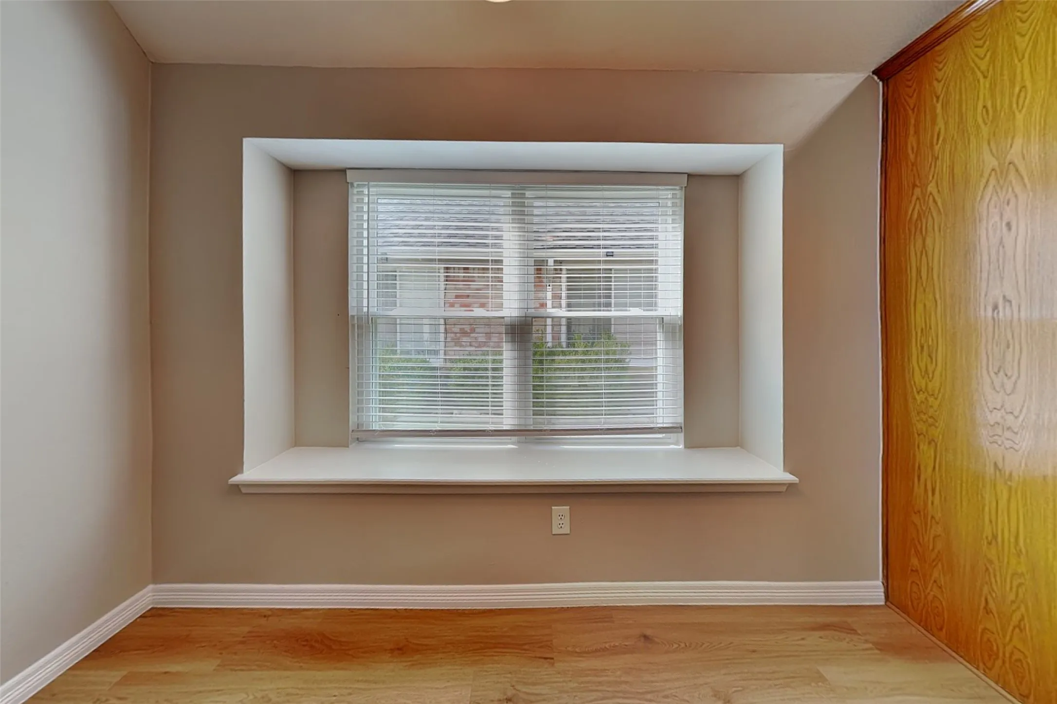 Single Family Residence For Rent in Dallas County , 1527 Jeanette Way, Carrollton, Texas 75006, 4 Bedroom, 3 Bathroom, 2 Garage spaces, 2,600 Sqft, built in 1994, mls#21393181, Real Estate Agent in Carrollton, Homes For Rent in Dallas county, Homes For Rent in Carrollton, Realtor in Carrollton Texas, Real Estate Brokerage Independent Realty Texas, Luminita Cordes Realtor