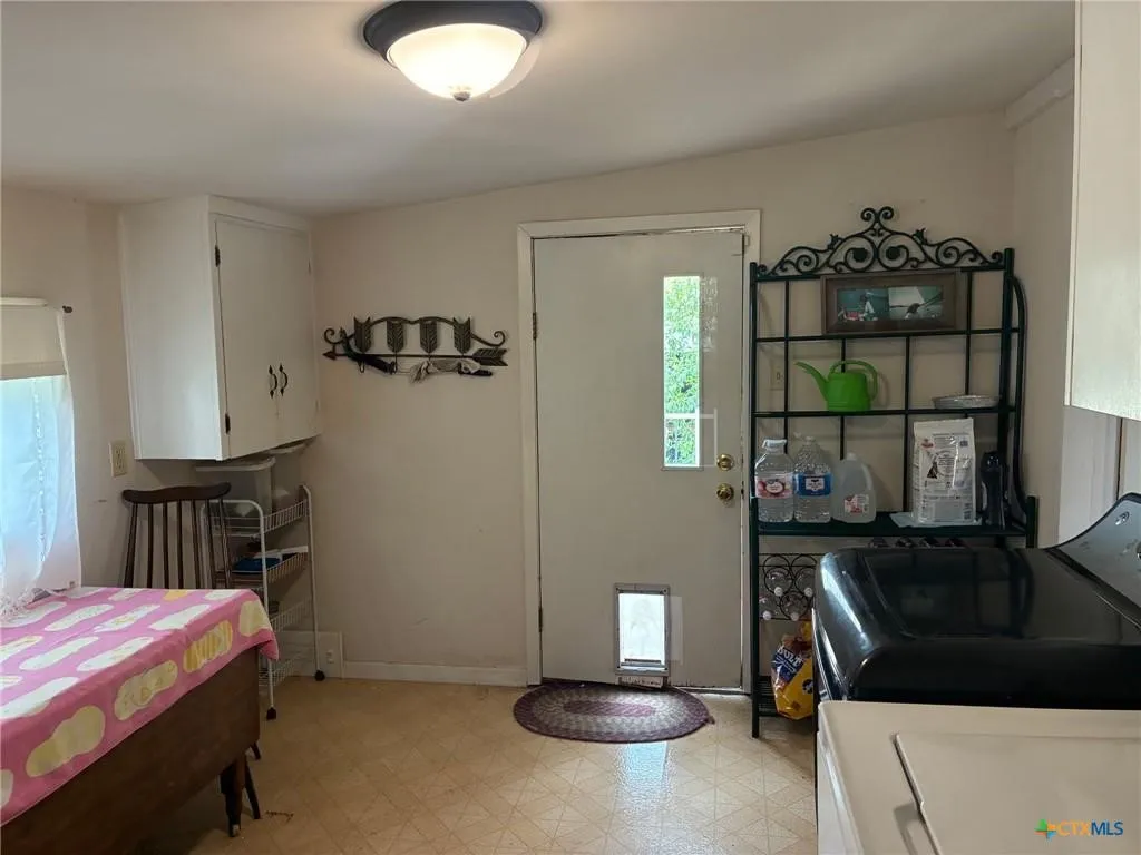 Single Family Residence For Sale in Lampasas County , 408 S Porter Street, Lampasas, Texas 76550, 3 Bedroom, 2 Bathroom, 1 Garage spaces, 1,557 Sqft, built in 1950, mls#21393146, Real Estate Agent in Lampasas, Homes For Sale in Lampasas county, Homes For Sale in Lampasas, Realtor in Lampasas Texas, Real Estate Brokerage Independent Realty Texas, Luminita Cordes Realtor