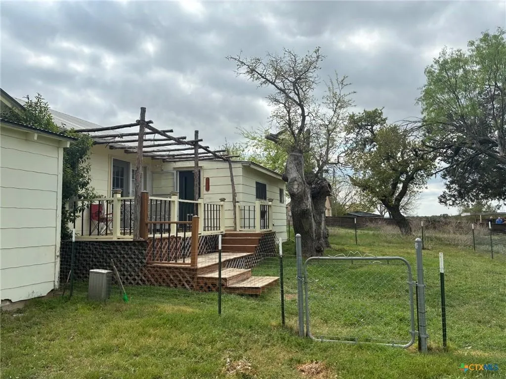 Single Family Residence For Sale in Lampasas County , 408 S Porter Street, Lampasas, Texas 76550, 3 Bedroom, 2 Bathroom, 1 Garage spaces, 1,557 Sqft, built in 1950, mls#21393146, Real Estate Agent in Lampasas, Homes For Sale in Lampasas county, Homes For Sale in Lampasas, Realtor in Lampasas Texas, Real Estate Brokerage Independent Realty Texas, Luminita Cordes Realtor