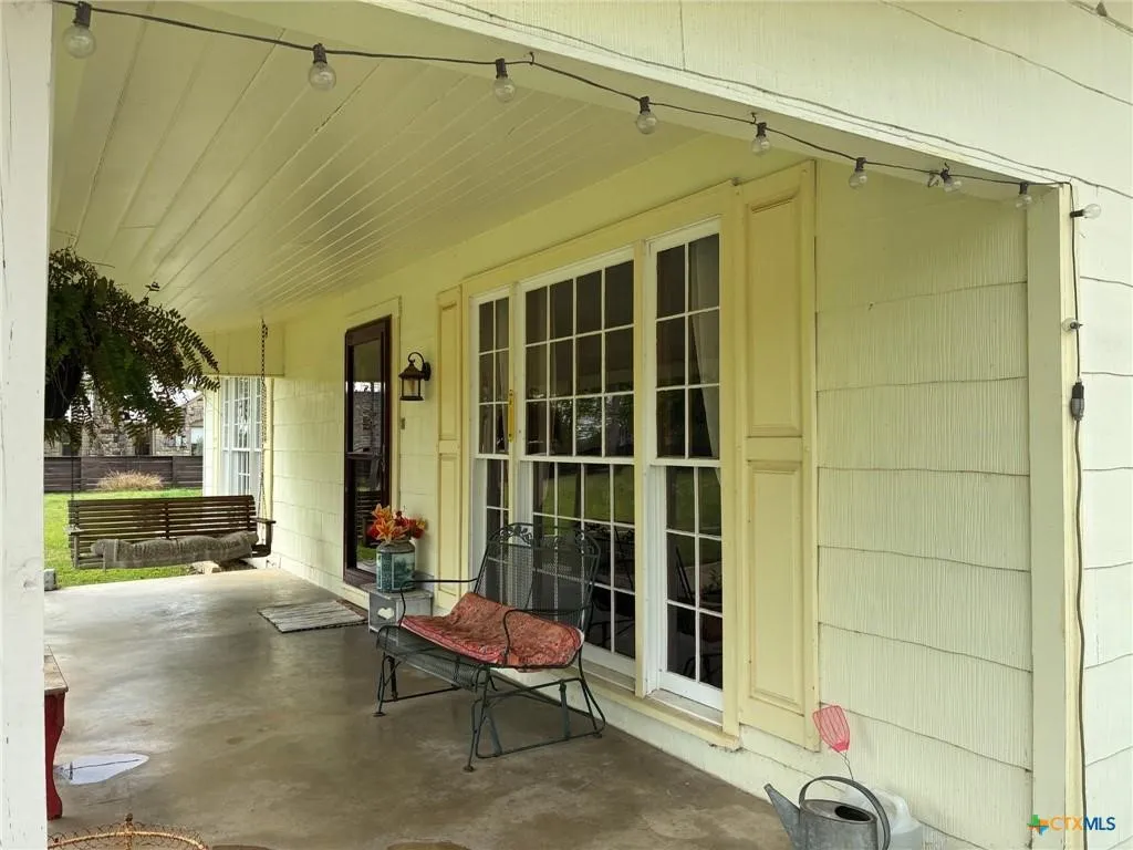 Single Family Residence For Sale in Lampasas County , 408 S Porter Street, Lampasas, Texas 76550, 3 Bedroom, 2 Bathroom, 1 Garage spaces, 1,557 Sqft, built in 1950, mls#21393146, Real Estate Agent in Lampasas, Homes For Sale in Lampasas county, Homes For Sale in Lampasas, Realtor in Lampasas Texas, Real Estate Brokerage Independent Realty Texas, Luminita Cordes Realtor