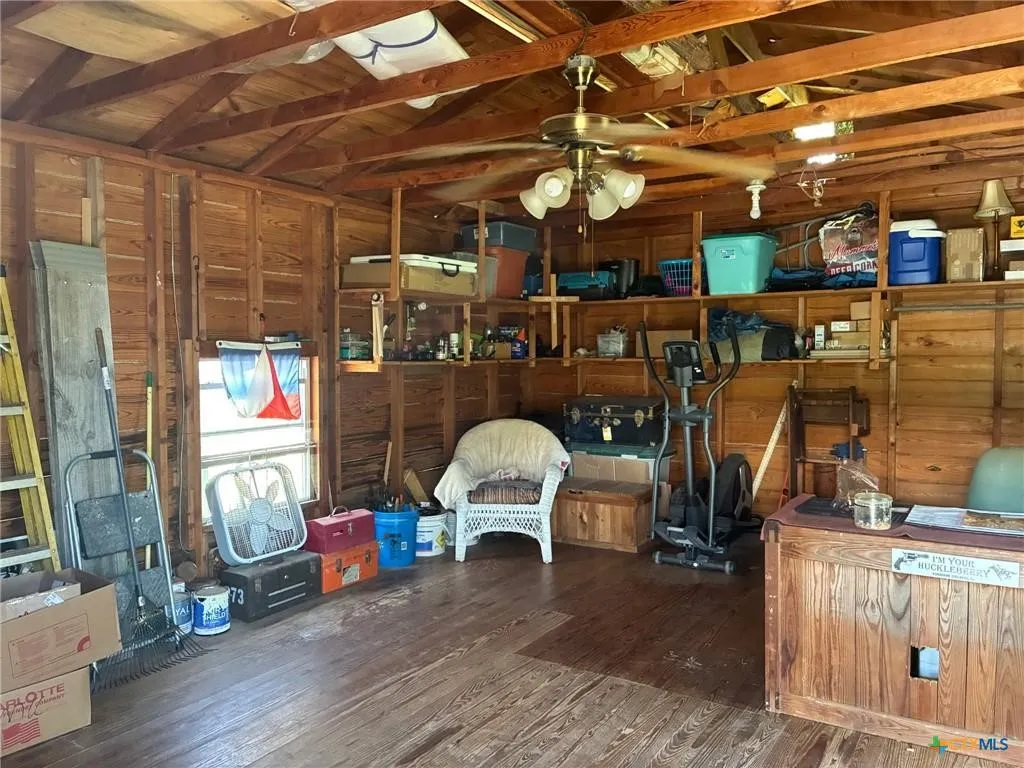 Single Family Residence For Sale in Lampasas County , 408 S Porter Street, Lampasas, Texas 76550, 3 Bedroom, 2 Bathroom, 1 Garage spaces, 1,557 Sqft, built in 1950, mls#21393146, Real Estate Agent in Lampasas, Homes For Sale in Lampasas county, Homes For Sale in Lampasas, Realtor in Lampasas Texas, Real Estate Brokerage Independent Realty Texas, Luminita Cordes Realtor