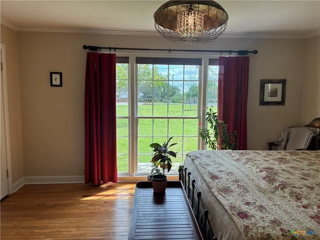 Single Family Residence For Sale in Lampasas County , 408 S Porter Street, Lampasas, Texas 76550, 3 Bedroom, 2 Bathroom, 1 Garage spaces, 1,557 Sqft, built in 1950, mls#21393146, Real Estate Agent in Lampasas, Homes For Sale in Lampasas county, Homes For Sale in Lampasas, Realtor in Lampasas Texas, Real Estate Brokerage Independent Realty Texas, Luminita Cordes Realtor