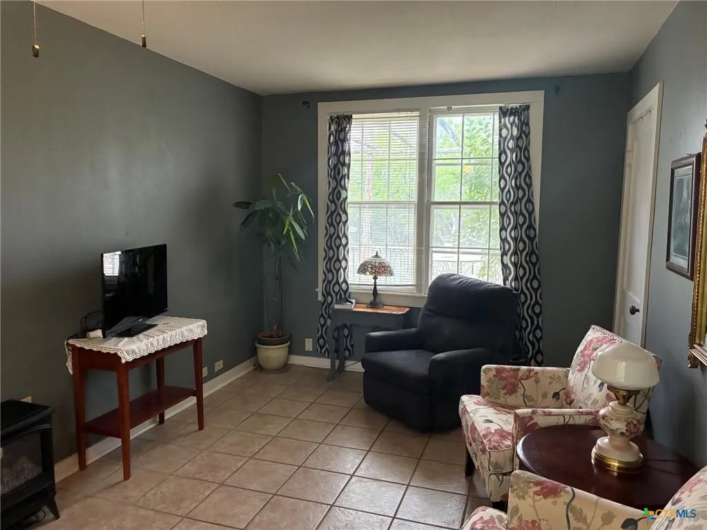 Single Family Residence For Sale in Lampasas County , 408 S Porter Street, Lampasas, Texas 76550, 3 Bedroom, 2 Bathroom, 1 Garage spaces, 1,557 Sqft, built in 1950, mls#21393146, Real Estate Agent in Lampasas, Homes For Sale in Lampasas county, Homes For Sale in Lampasas, Realtor in Lampasas Texas, Real Estate Brokerage Independent Realty Texas, Luminita Cordes Realtor