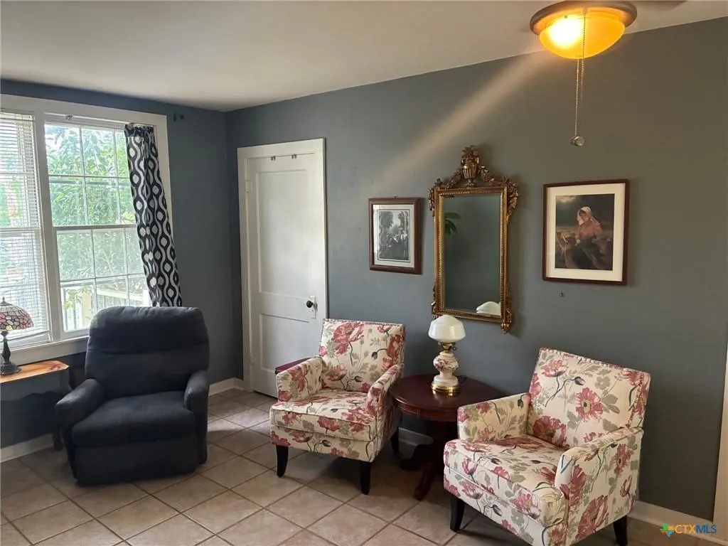 Single Family Residence For Sale in Lampasas County , 408 S Porter Street, Lampasas, Texas 76550, 3 Bedroom, 2 Bathroom, 1 Garage spaces, 1,557 Sqft, built in 1950, mls#21393146, Real Estate Agent in Lampasas, Homes For Sale in Lampasas county, Homes For Sale in Lampasas, Realtor in Lampasas Texas, Real Estate Brokerage Independent Realty Texas, Luminita Cordes Realtor