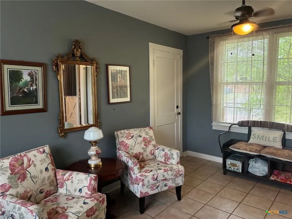 Single Family Residence For Sale in Lampasas County , 408 S Porter Street, Lampasas, Texas 76550, 3 Bedroom, 2 Bathroom, 1 Garage spaces, 1,557 Sqft, built in 1950, mls#21393146, Real Estate Agent in Lampasas, Homes For Sale in Lampasas county, Homes For Sale in Lampasas, Realtor in Lampasas Texas, Real Estate Brokerage Independent Realty Texas, Luminita Cordes Realtor