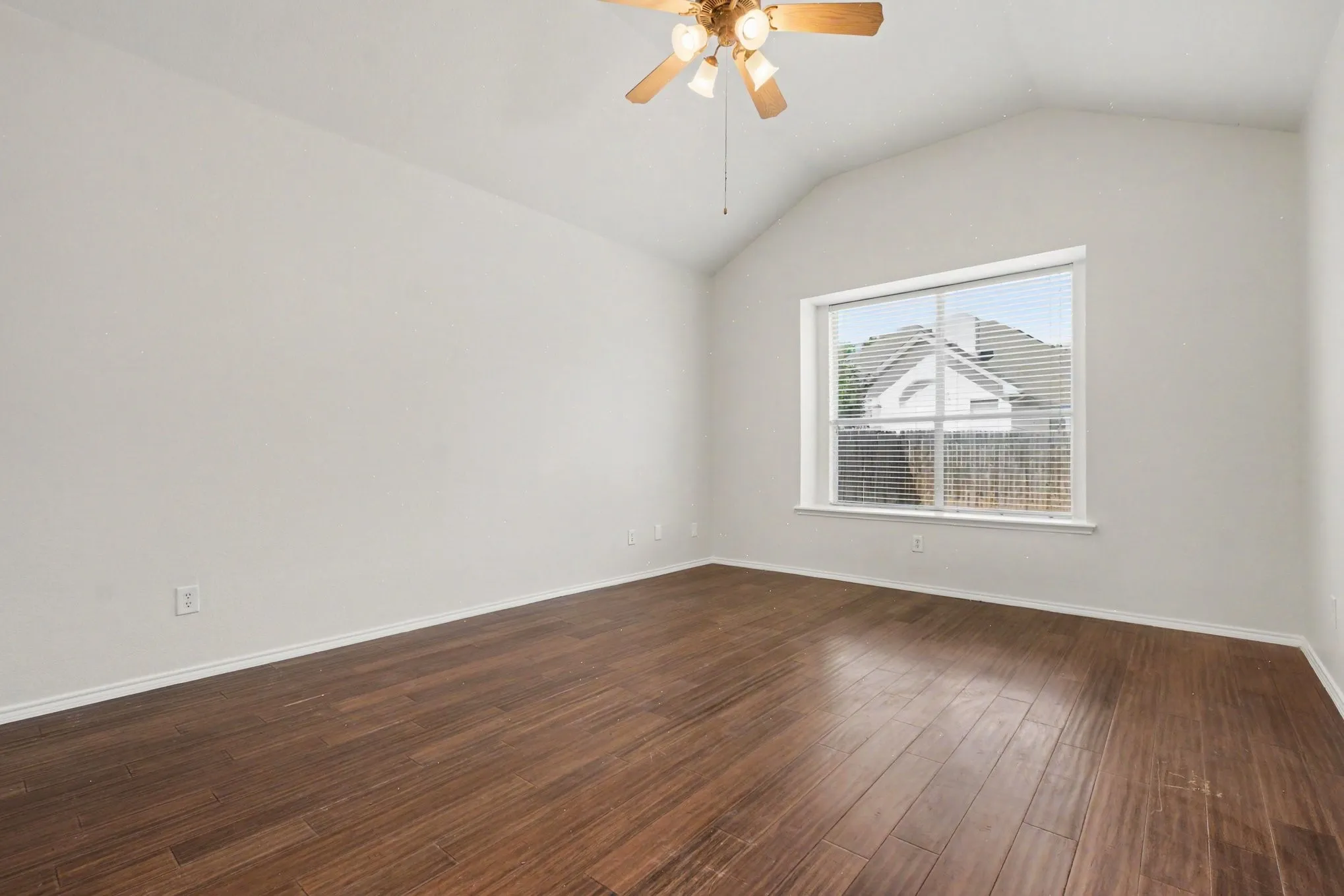 Single Family Residence For Sale in Tarrant County , 412 Flowering Plum Lane, Fort Worth, Texas 76140, 4 Bedroom, 3 Bathroom, 2 Garage spaces, 3,032 Sqft, built in 2006, mls#21392811, Real Estate Agent in Fort Worth, Homes For Sale in Tarrant county, Homes For Sale in Fort Worth, Realtor in Fort Worth Texas, Real Estate Brokerage Independent Realty Texas, Luminita Cordes Realtor