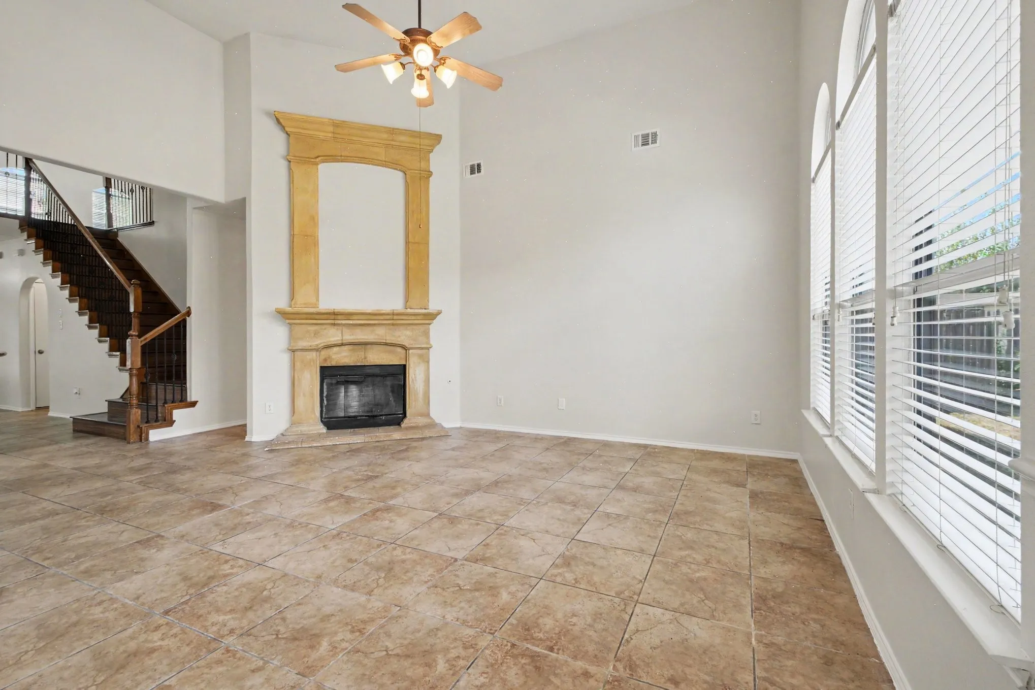Single Family Residence For Sale in Tarrant County , 412 Flowering Plum Lane, Fort Worth, Texas 76140, 4 Bedroom, 3 Bathroom, 2 Garage spaces, 3,032 Sqft, built in 2006, mls#21392811, Real Estate Agent in Fort Worth, Homes For Sale in Tarrant county, Homes For Sale in Fort Worth, Realtor in Fort Worth Texas, Real Estate Brokerage Independent Realty Texas, Luminita Cordes Realtor