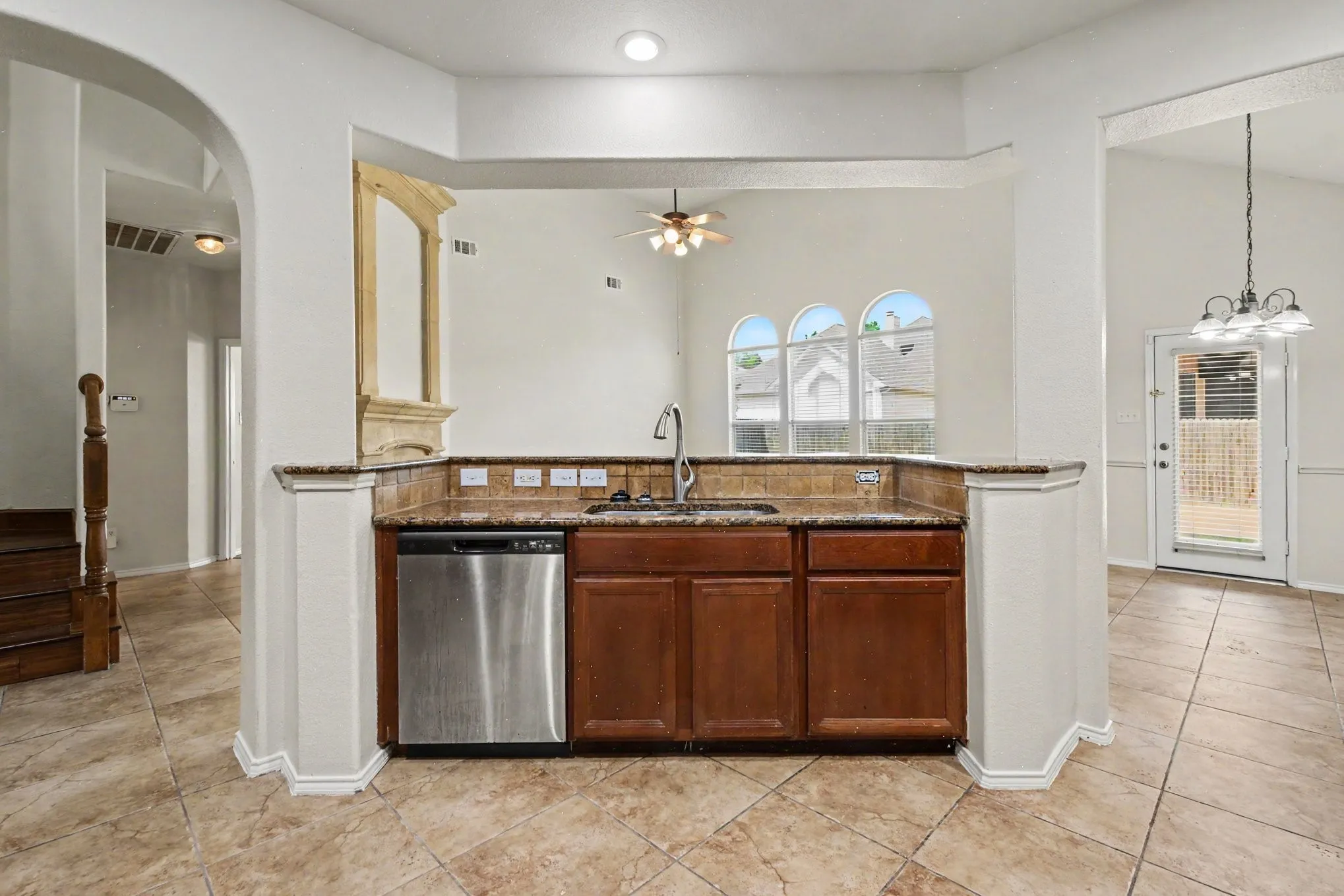 Single Family Residence For Sale in Tarrant County , 412 Flowering Plum Lane, Fort Worth, Texas 76140, 4 Bedroom, 3 Bathroom, 2 Garage spaces, 3,032 Sqft, built in 2006, mls#21392811, Real Estate Agent in Fort Worth, Homes For Sale in Tarrant county, Homes For Sale in Fort Worth, Realtor in Fort Worth Texas, Real Estate Brokerage Independent Realty Texas, Luminita Cordes Realtor