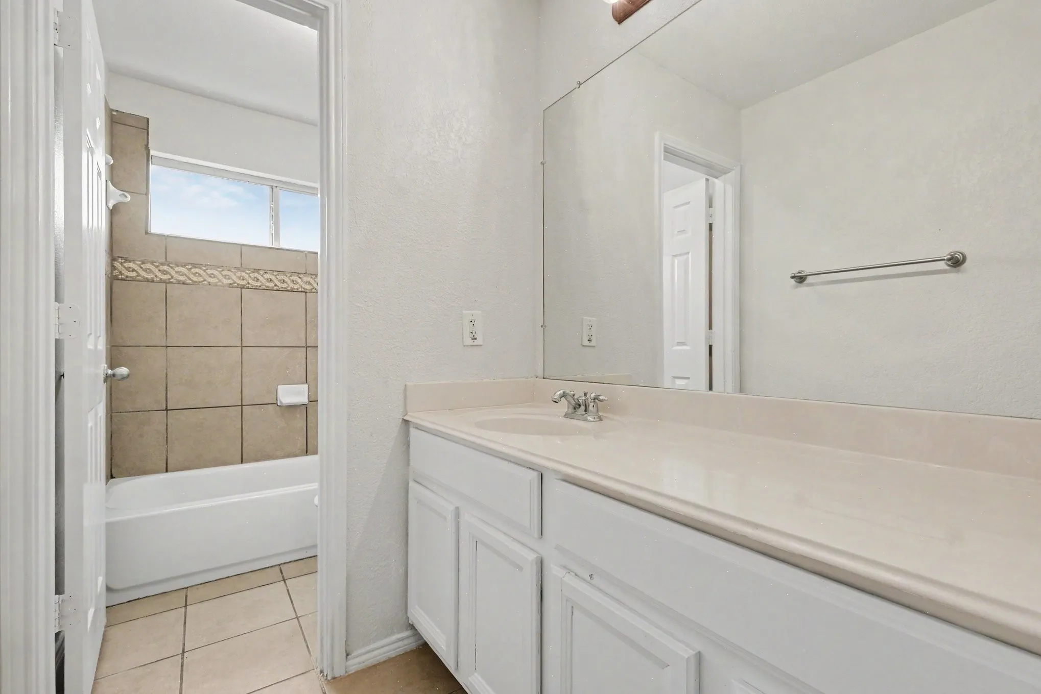 Single Family Residence For Sale in Tarrant County , 412 Flowering Plum Lane, Fort Worth, Texas 76140, 4 Bedroom, 3 Bathroom, 2 Garage spaces, 3,032 Sqft, built in 2006, mls#21392811, Real Estate Agent in Fort Worth, Homes For Sale in Tarrant county, Homes For Sale in Fort Worth, Realtor in Fort Worth Texas, Real Estate Brokerage Independent Realty Texas, Luminita Cordes Realtor