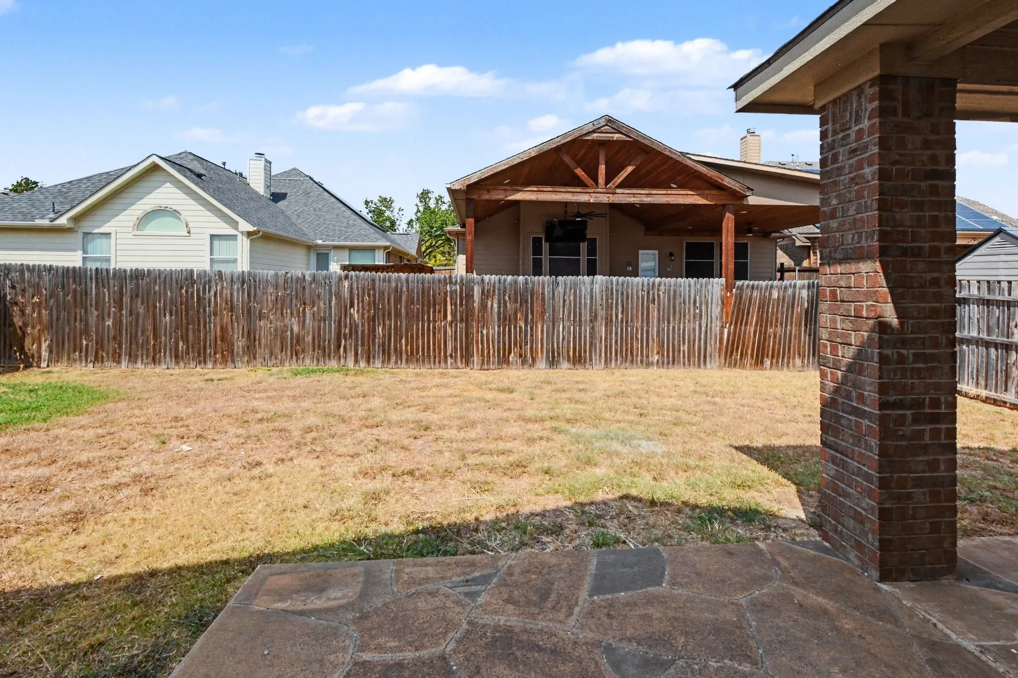 Single Family Residence For Sale in Tarrant County , 412 Flowering Plum Lane, Fort Worth, Texas 76140, 4 Bedroom, 3 Bathroom, 2 Garage spaces, 3,032 Sqft, built in 2006, mls#21392811, Real Estate Agent in Fort Worth, Homes For Sale in Tarrant county, Homes For Sale in Fort Worth, Realtor in Fort Worth Texas, Real Estate Brokerage Independent Realty Texas, Luminita Cordes Realtor