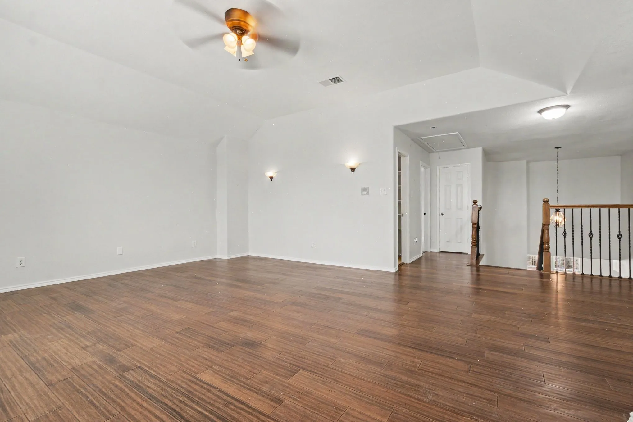 Single Family Residence For Sale in Tarrant County , 412 Flowering Plum Lane, Fort Worth, Texas 76140, 4 Bedroom, 3 Bathroom, 2 Garage spaces, 3,032 Sqft, built in 2006, mls#21392811, Real Estate Agent in Fort Worth, Homes For Sale in Tarrant county, Homes For Sale in Fort Worth, Realtor in Fort Worth Texas, Real Estate Brokerage Independent Realty Texas, Luminita Cordes Realtor