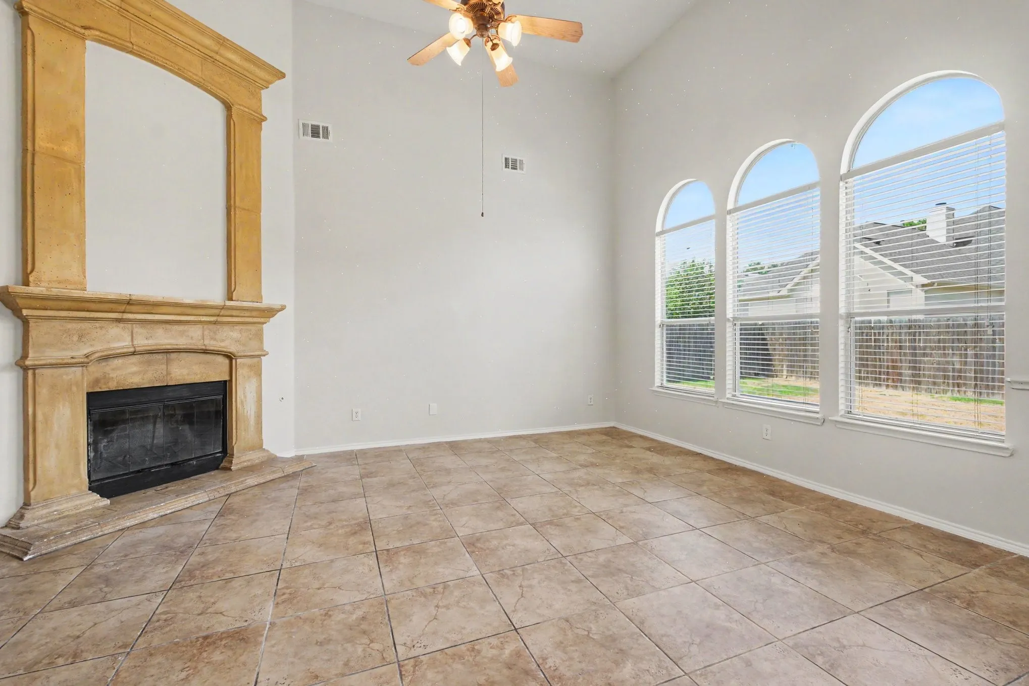 Single Family Residence For Sale in Tarrant County , 412 Flowering Plum Lane, Fort Worth, Texas 76140, 4 Bedroom, 3 Bathroom, 2 Garage spaces, 3,032 Sqft, built in 2006, mls#21392811, Real Estate Agent in Fort Worth, Homes For Sale in Tarrant county, Homes For Sale in Fort Worth, Realtor in Fort Worth Texas, Real Estate Brokerage Independent Realty Texas, Luminita Cordes Realtor