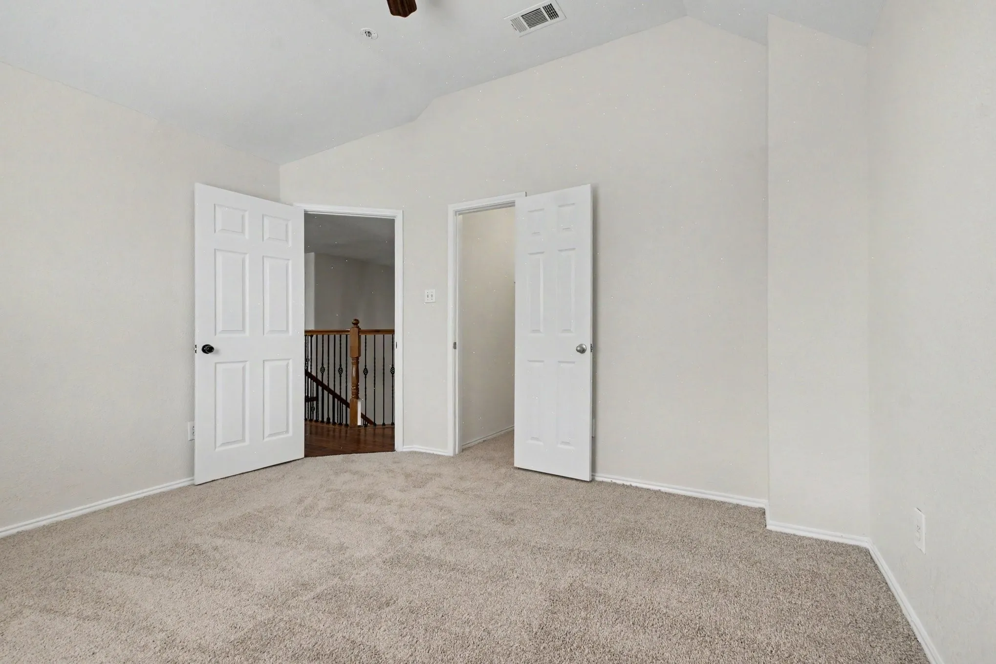 Single Family Residence For Sale in Tarrant County , 412 Flowering Plum Lane, Fort Worth, Texas 76140, 4 Bedroom, 3 Bathroom, 2 Garage spaces, 3,032 Sqft, built in 2006, mls#21392811, Real Estate Agent in Fort Worth, Homes For Sale in Tarrant county, Homes For Sale in Fort Worth, Realtor in Fort Worth Texas, Real Estate Brokerage Independent Realty Texas, Luminita Cordes Realtor