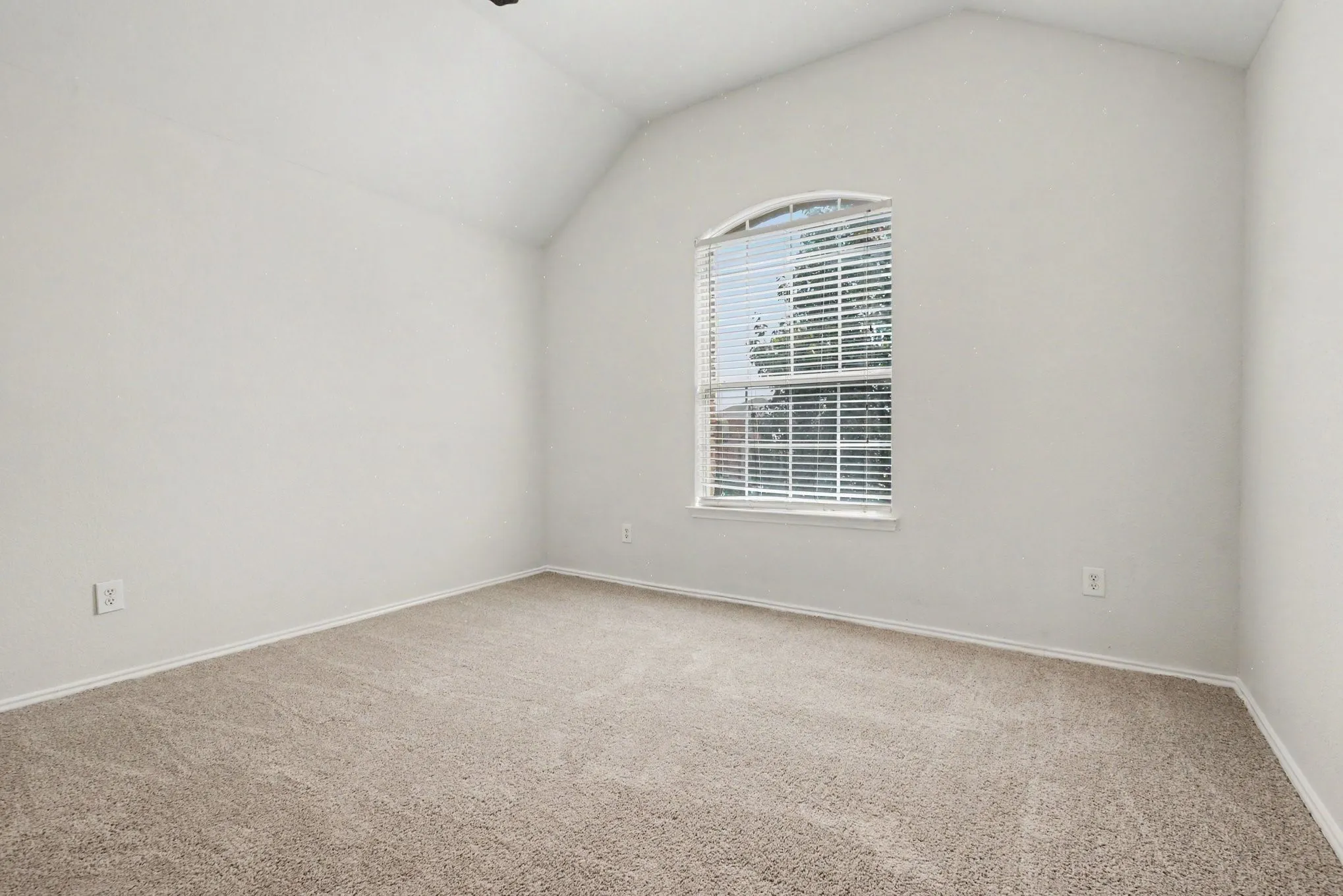 Single Family Residence For Sale in Tarrant County , 412 Flowering Plum Lane, Fort Worth, Texas 76140, 4 Bedroom, 3 Bathroom, 2 Garage spaces, 3,032 Sqft, built in 2006, mls#21392811, Real Estate Agent in Fort Worth, Homes For Sale in Tarrant county, Homes For Sale in Fort Worth, Realtor in Fort Worth Texas, Real Estate Brokerage Independent Realty Texas, Luminita Cordes Realtor