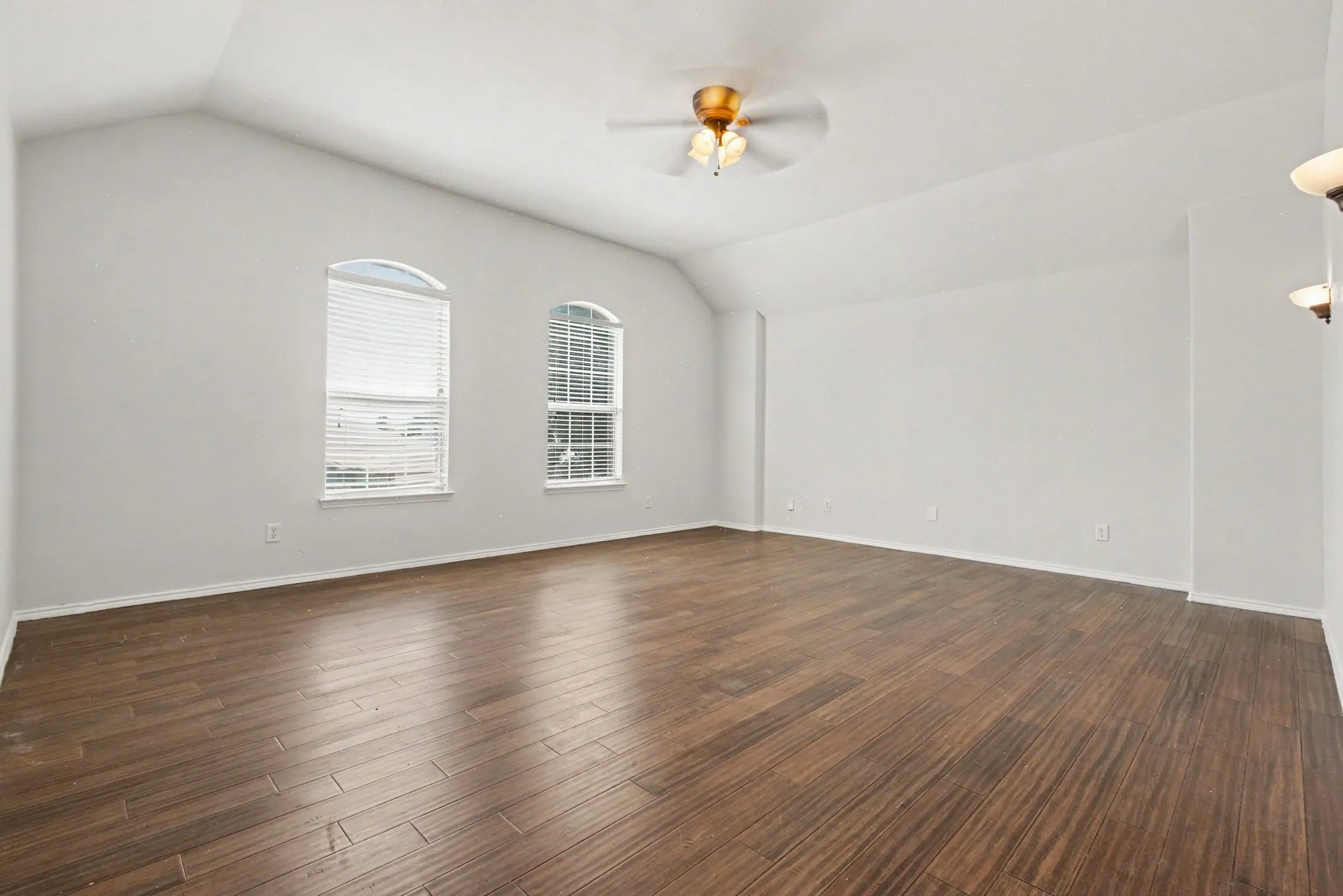Single Family Residence For Sale in Tarrant County , 412 Flowering Plum Lane, Fort Worth, Texas 76140, 4 Bedroom, 3 Bathroom, 2 Garage spaces, 3,032 Sqft, built in 2006, mls#21392811, Real Estate Agent in Fort Worth, Homes For Sale in Tarrant county, Homes For Sale in Fort Worth, Realtor in Fort Worth Texas, Real Estate Brokerage Independent Realty Texas, Luminita Cordes Realtor