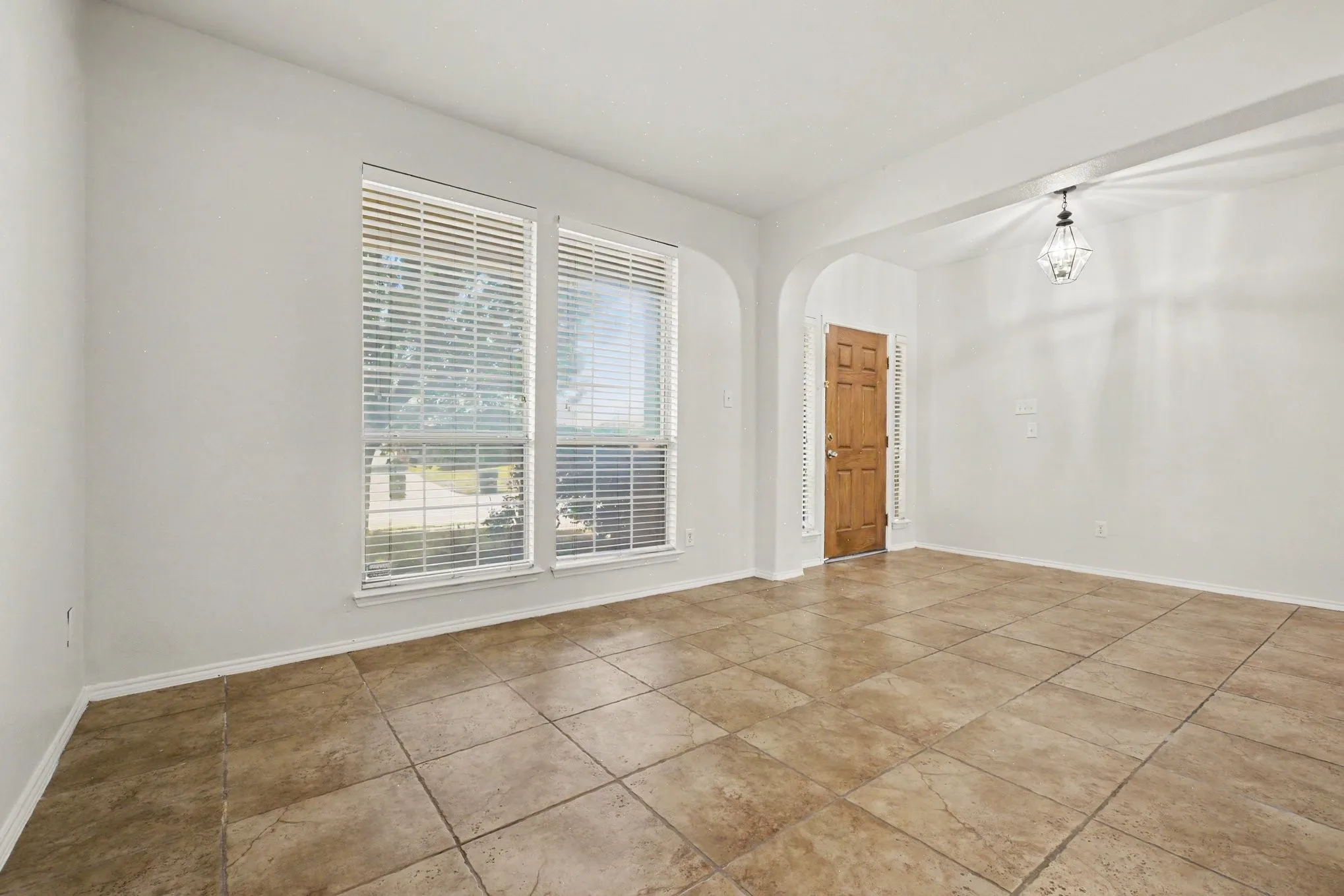 Single Family Residence For Sale in Tarrant County , 412 Flowering Plum Lane, Fort Worth, Texas 76140, 4 Bedroom, 3 Bathroom, 2 Garage spaces, 3,032 Sqft, built in 2006, mls#21392811, Real Estate Agent in Fort Worth, Homes For Sale in Tarrant county, Homes For Sale in Fort Worth, Realtor in Fort Worth Texas, Real Estate Brokerage Independent Realty Texas, Luminita Cordes Realtor