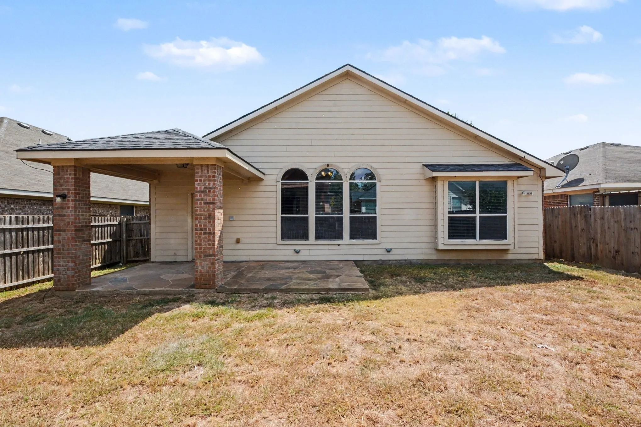 Single Family Residence For Sale in Tarrant County , 412 Flowering Plum Lane, Fort Worth, Texas 76140, 4 Bedroom, 3 Bathroom, 2 Garage spaces, 3,032 Sqft, built in 2006, mls#21392811, Real Estate Agent in Fort Worth, Homes For Sale in Tarrant county, Homes For Sale in Fort Worth, Realtor in Fort Worth Texas, Real Estate Brokerage Independent Realty Texas, Luminita Cordes Realtor