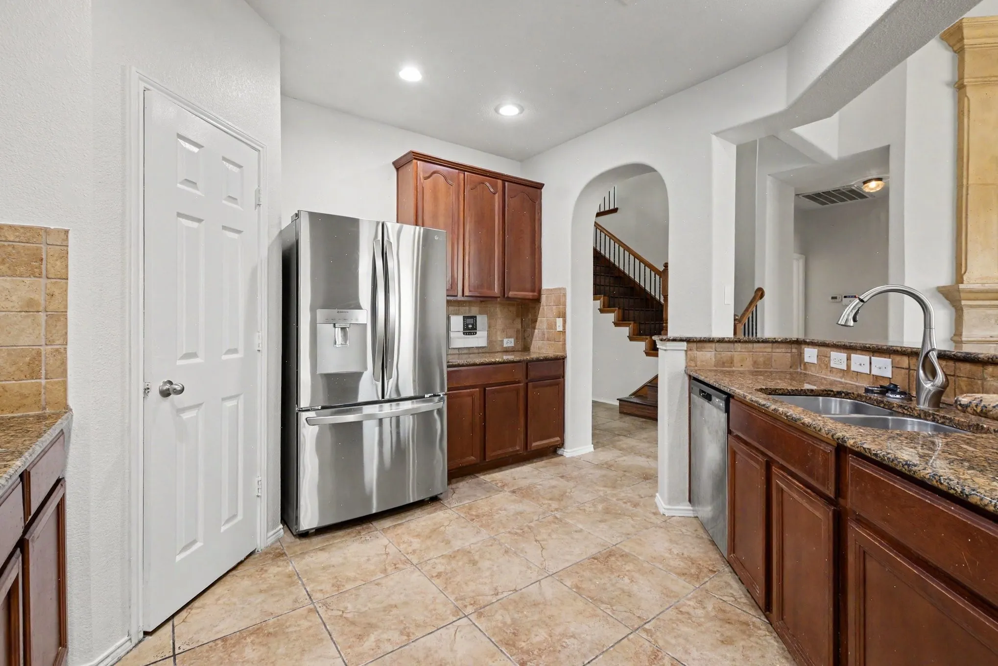 Single Family Residence For Sale in Tarrant County , 412 Flowering Plum Lane, Fort Worth, Texas 76140, 4 Bedroom, 3 Bathroom, 2 Garage spaces, 3,032 Sqft, built in 2006, mls#21392811, Real Estate Agent in Fort Worth, Homes For Sale in Tarrant county, Homes For Sale in Fort Worth, Realtor in Fort Worth Texas, Real Estate Brokerage Independent Realty Texas, Luminita Cordes Realtor