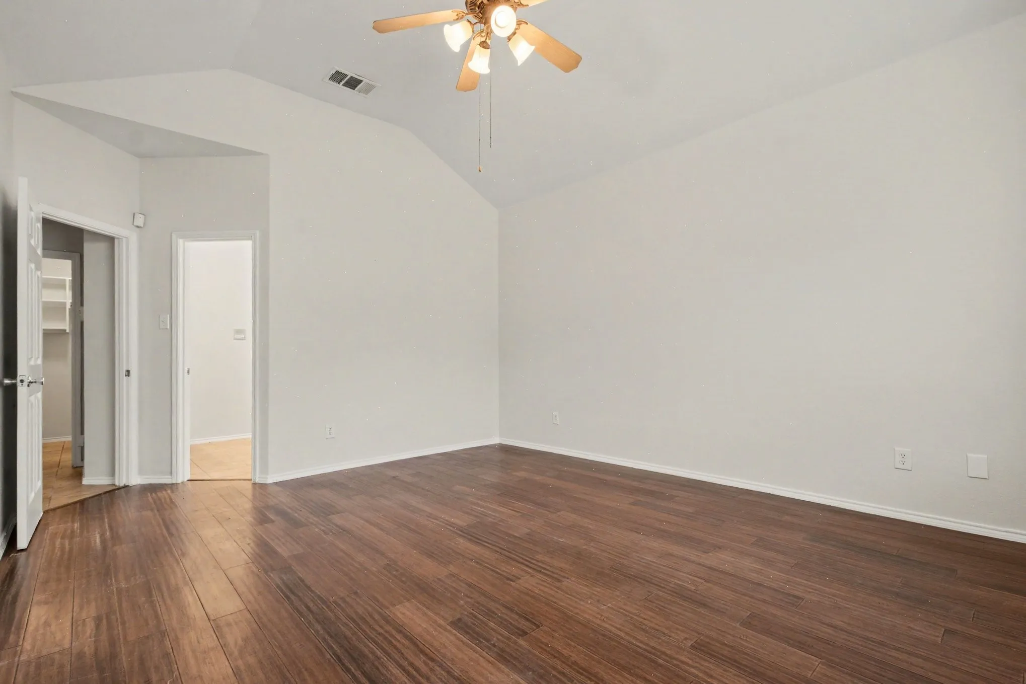 Single Family Residence For Sale in Tarrant County , 412 Flowering Plum Lane, Fort Worth, Texas 76140, 4 Bedroom, 3 Bathroom, 2 Garage spaces, 3,032 Sqft, built in 2006, mls#21392811, Real Estate Agent in Fort Worth, Homes For Sale in Tarrant county, Homes For Sale in Fort Worth, Realtor in Fort Worth Texas, Real Estate Brokerage Independent Realty Texas, Luminita Cordes Realtor