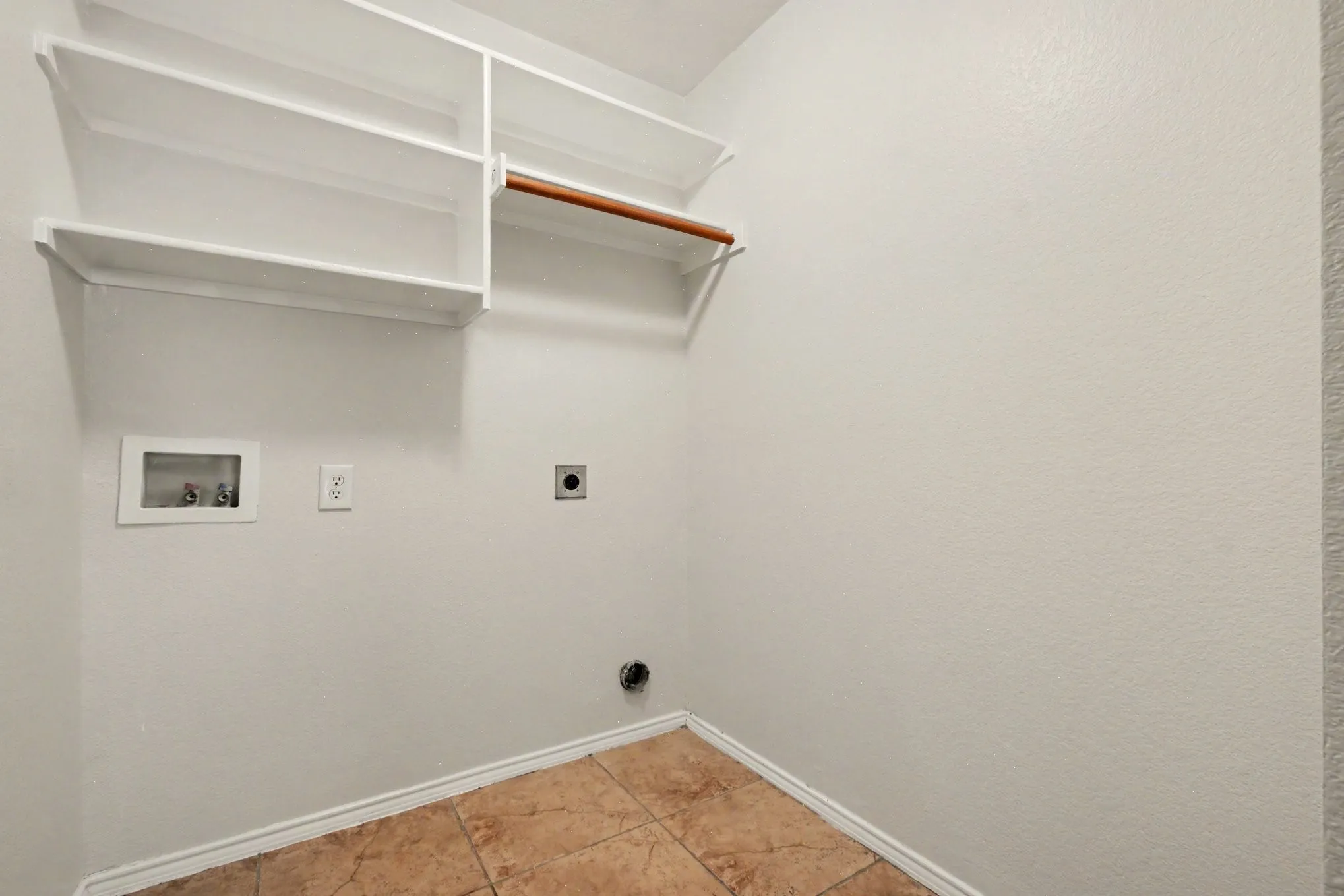 Single Family Residence For Sale in Tarrant County , 412 Flowering Plum Lane, Fort Worth, Texas 76140, 4 Bedroom, 3 Bathroom, 2 Garage spaces, 3,032 Sqft, built in 2006, mls#21392811, Real Estate Agent in Fort Worth, Homes For Sale in Tarrant county, Homes For Sale in Fort Worth, Realtor in Fort Worth Texas, Real Estate Brokerage Independent Realty Texas, Luminita Cordes Realtor