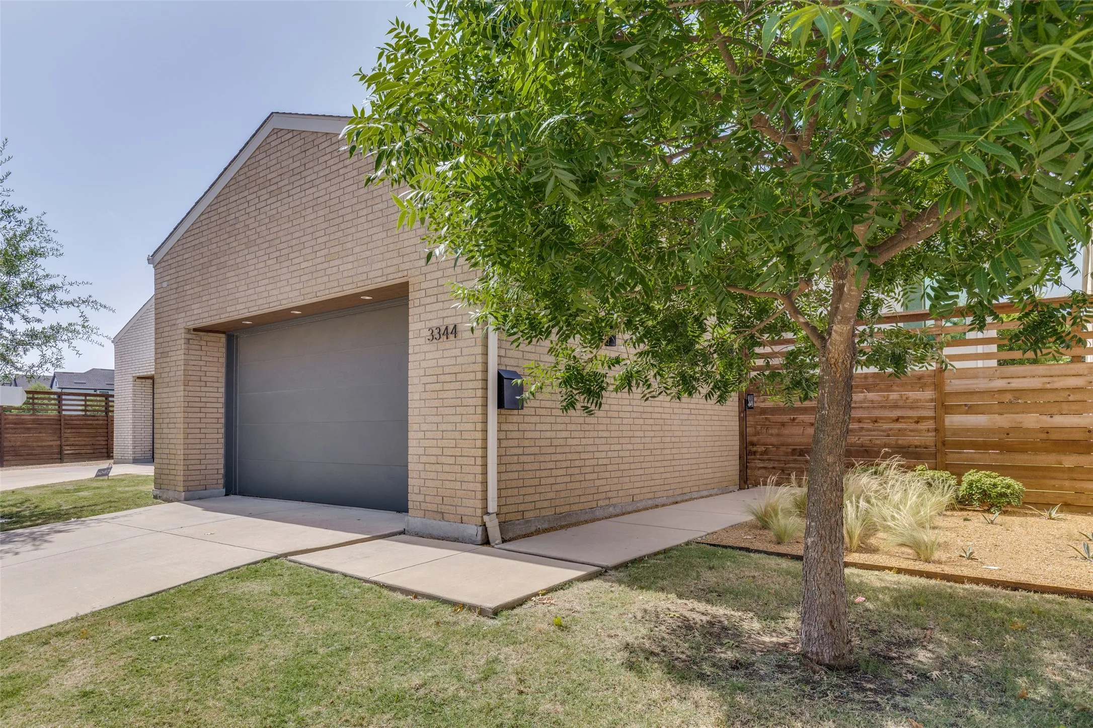 Single Family Residence For Rent in Dallas County , 3344 Walchard Court, Dallas, Texas 75229, 3 Bedroom, 4 Bathroom, 2 Garage spaces, 2,886 Sqft, built in 2018, mls#21393175, Real Estate Agent in Dallas, Homes For Rent in Dallas county, Homes For Rent in Dallas, Realtor in Dallas Texas, Real Estate Brokerage Independent Realty Texas, Luminita Cordes Realtor
