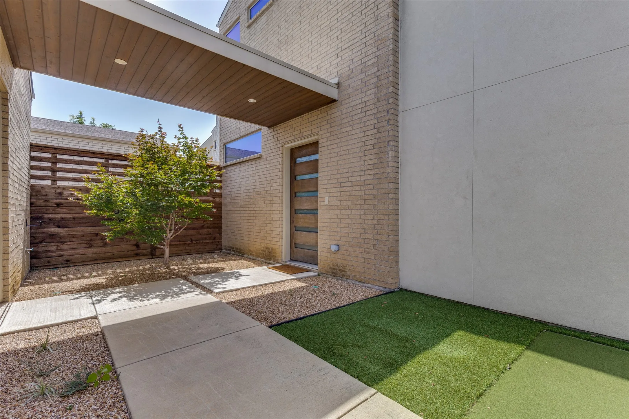 Single Family Residence For Rent in Dallas County , 3344 Walchard Court, Dallas, Texas 75229, 3 Bedroom, 4 Bathroom, 2 Garage spaces, 2,886 Sqft, built in 2018, mls#21393175, Real Estate Agent in Dallas, Homes For Rent in Dallas county, Homes For Rent in Dallas, Realtor in Dallas Texas, Real Estate Brokerage Independent Realty Texas, Luminita Cordes Realtor