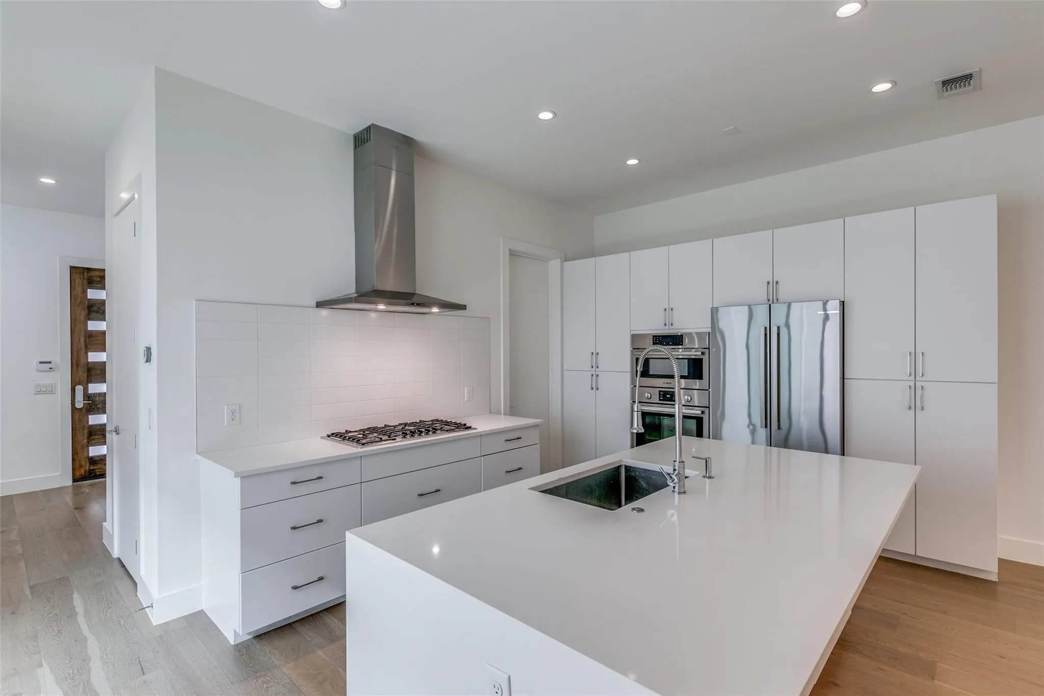 Single Family Residence For Rent in Dallas County , 3344 Walchard Court, Dallas, Texas 75229, 3 Bedroom, 4 Bathroom, 2 Garage spaces, 2,886 Sqft, built in 2018, mls#21393175, Real Estate Agent in Dallas, Homes For Rent in Dallas county, Homes For Rent in Dallas, Realtor in Dallas Texas, Real Estate Brokerage Independent Realty Texas, Luminita Cordes Realtor