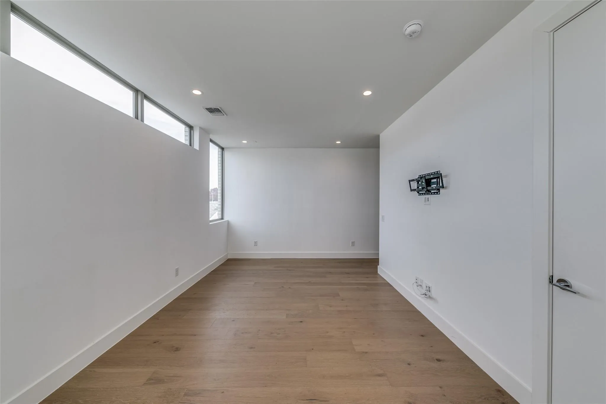 Single Family Residence For Rent in Dallas County , 3344 Walchard Court, Dallas, Texas 75229, 3 Bedroom, 4 Bathroom, 2 Garage spaces, 2,886 Sqft, built in 2018, mls#21393175, Real Estate Agent in Dallas, Homes For Rent in Dallas county, Homes For Rent in Dallas, Realtor in Dallas Texas, Real Estate Brokerage Independent Realty Texas, Luminita Cordes Realtor