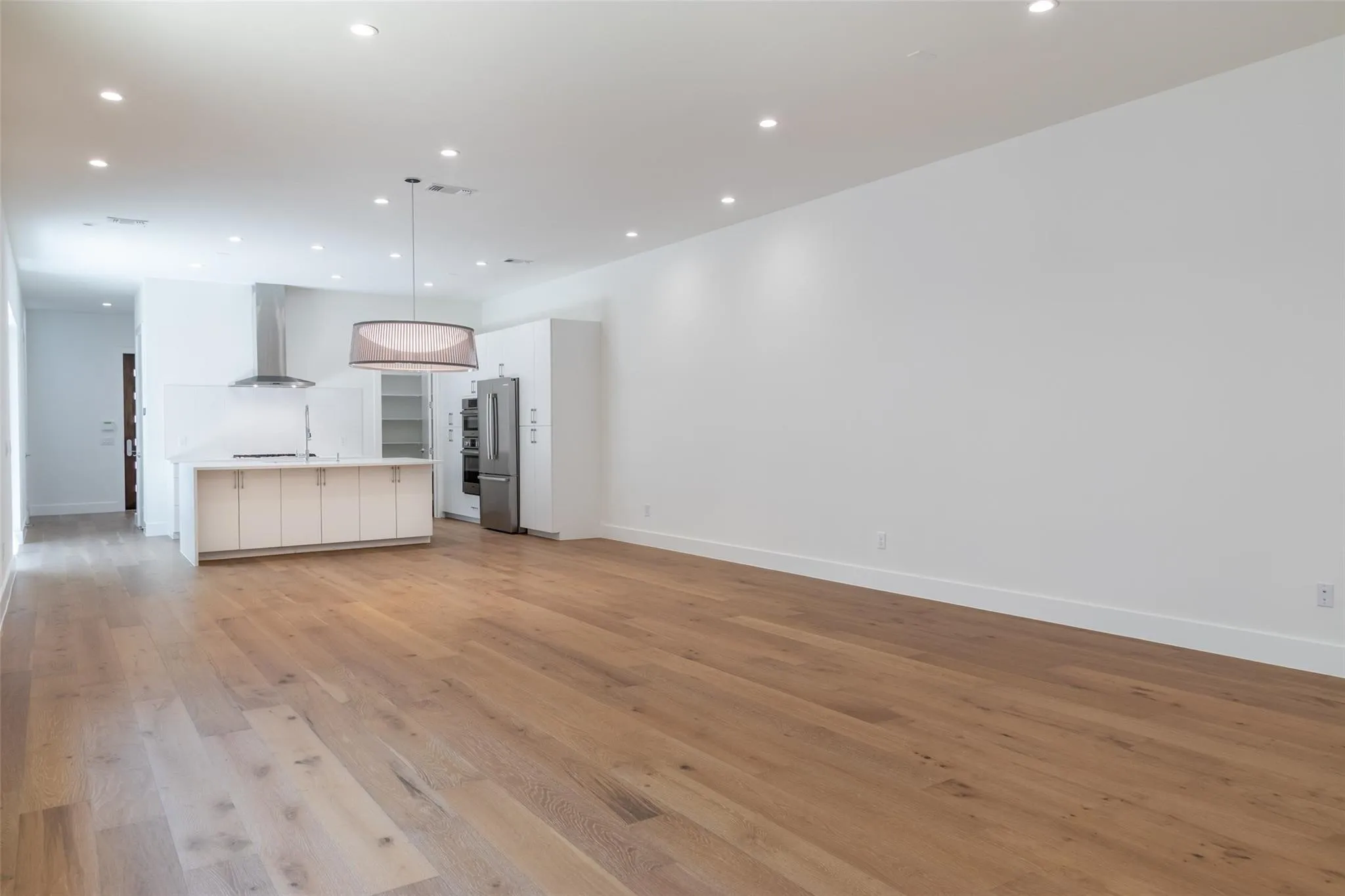 Single Family Residence For Rent in Dallas County , 3344 Walchard Court, Dallas, Texas 75229, 3 Bedroom, 4 Bathroom, 2 Garage spaces, 2,886 Sqft, built in 2018, mls#21393175, Real Estate Agent in Dallas, Homes For Rent in Dallas county, Homes For Rent in Dallas, Realtor in Dallas Texas, Real Estate Brokerage Independent Realty Texas, Luminita Cordes Realtor